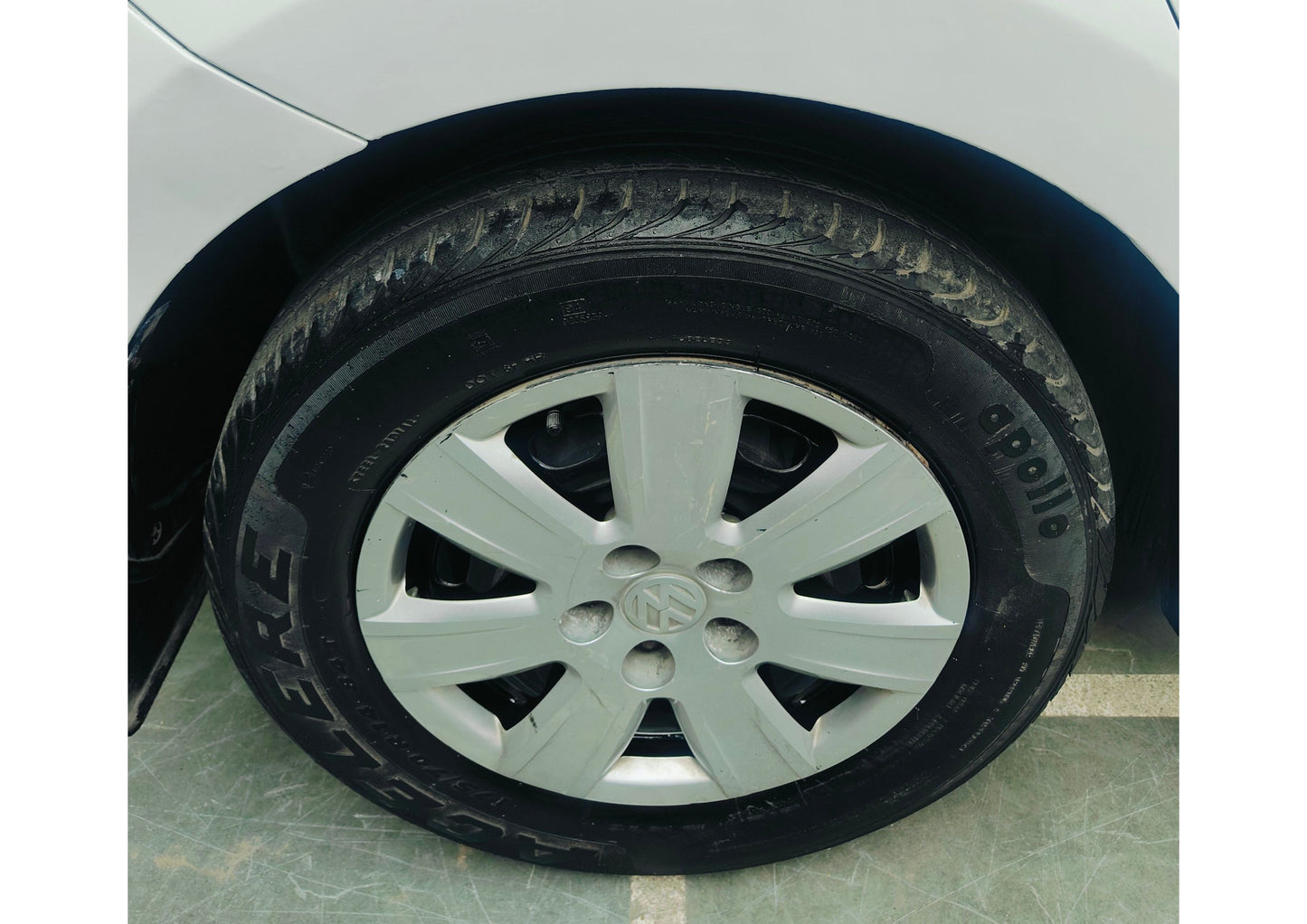 23,000 KMS VOLKSWAGEN POLO TRENDLINE 1.2 PETROL (2012)