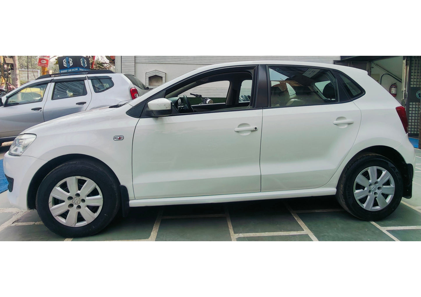 23,000 KMS VOLKSWAGEN POLO TRENDLINE 1.2 PETROL (2012)