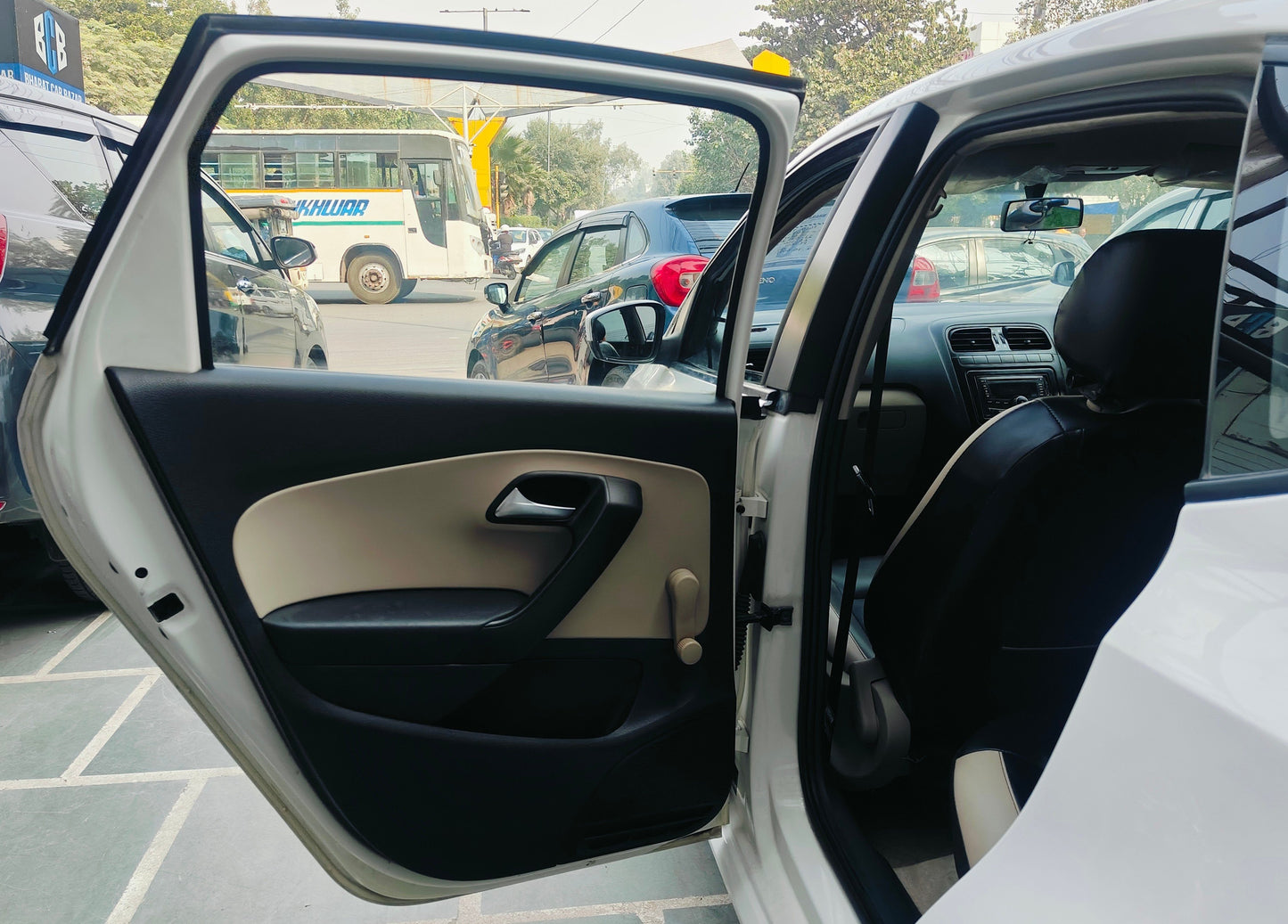 23,000 KMS VOLKSWAGEN POLO TRENDLINE 1.2 PETROL (2012)