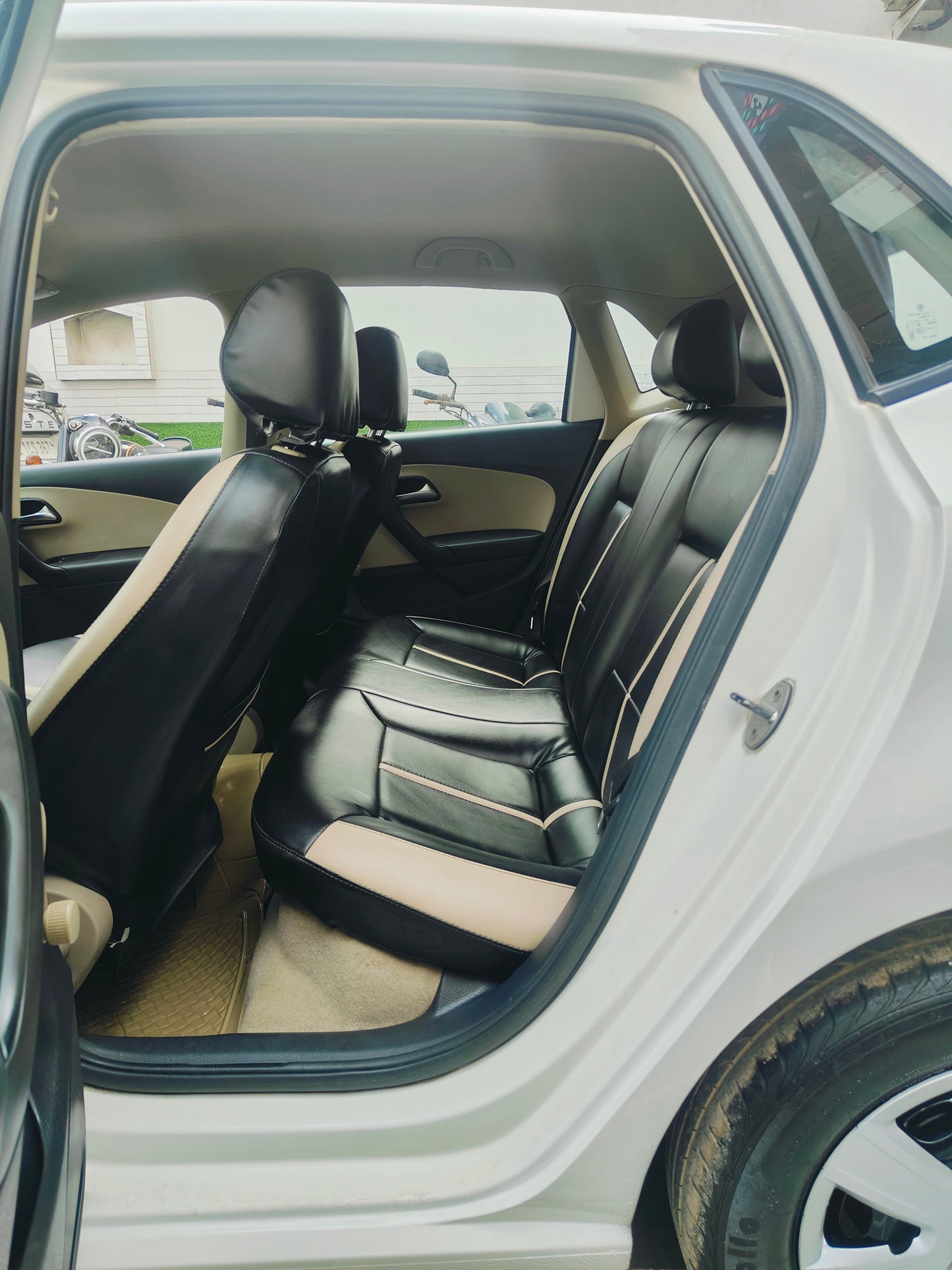 23,000 KMS VOLKSWAGEN POLO TRENDLINE 1.2 PETROL (2012)