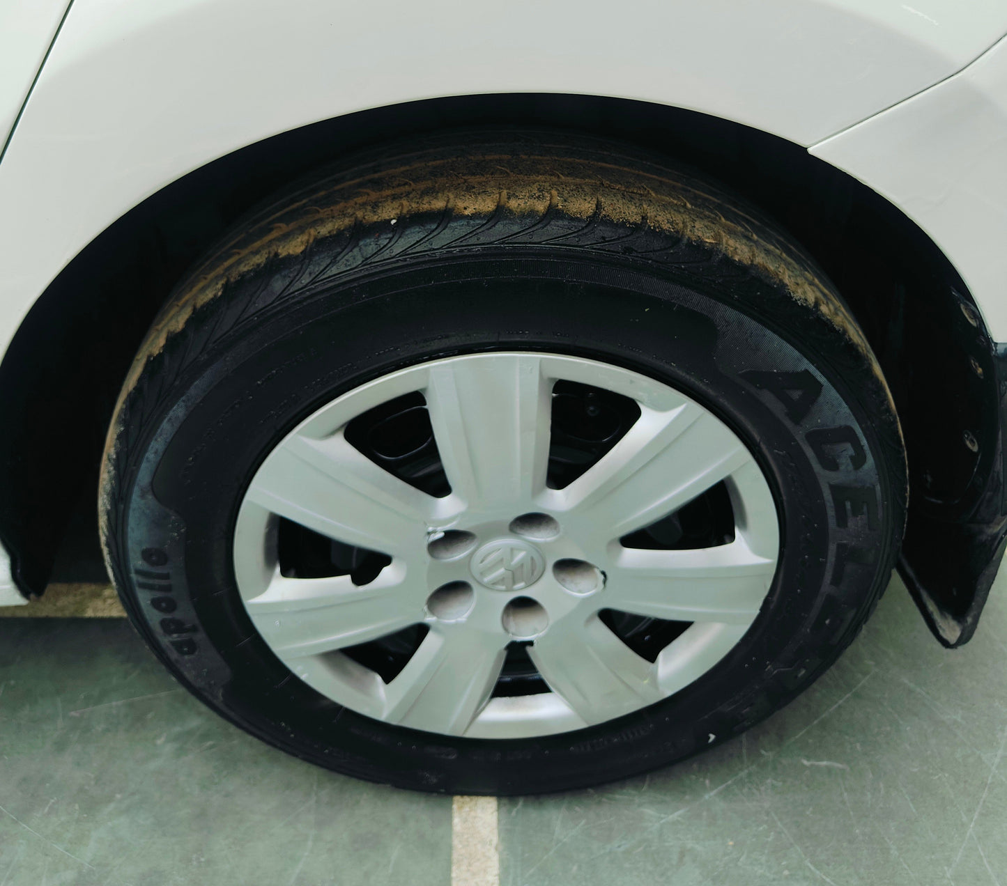 23,000 KMS VOLKSWAGEN POLO TRENDLINE 1.2 PETROL (2012)