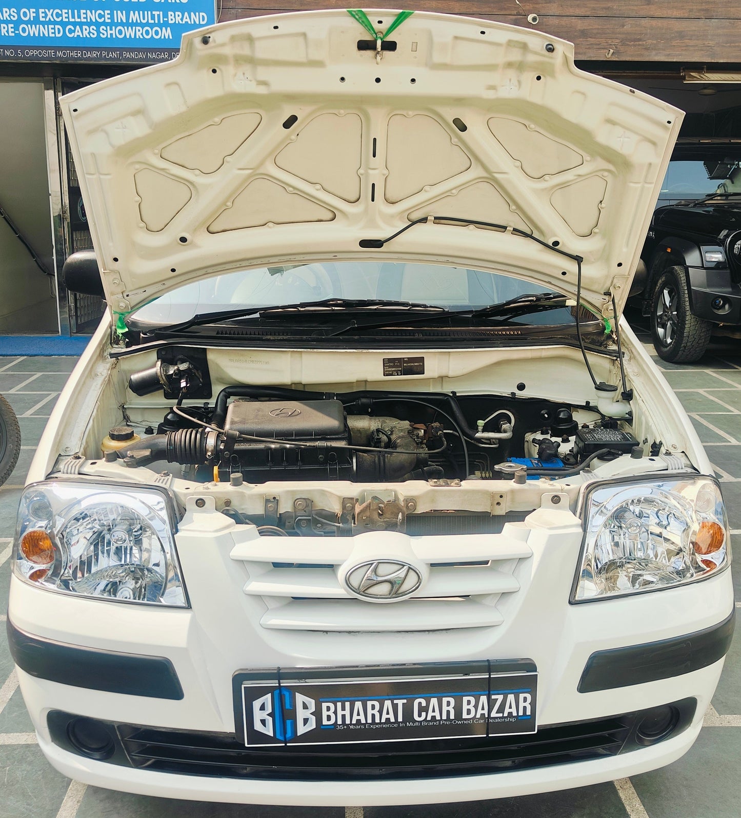 13,000 KMS HYUNDAI SANTRO GLS PETROL (2014)