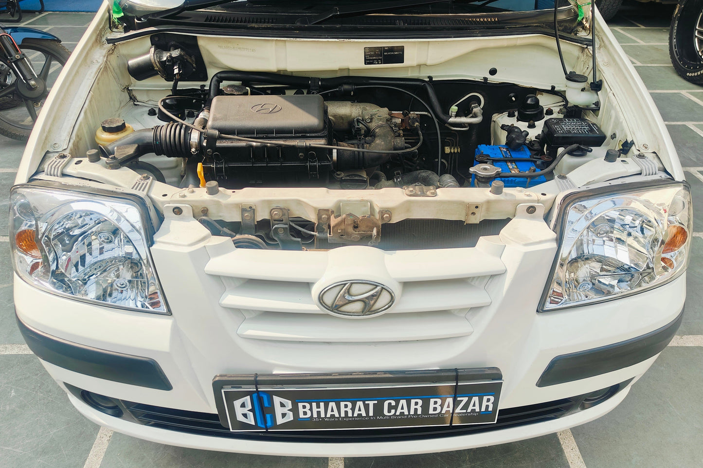 13,000 KMS HYUNDAI SANTRO GLS PETROL (2014)