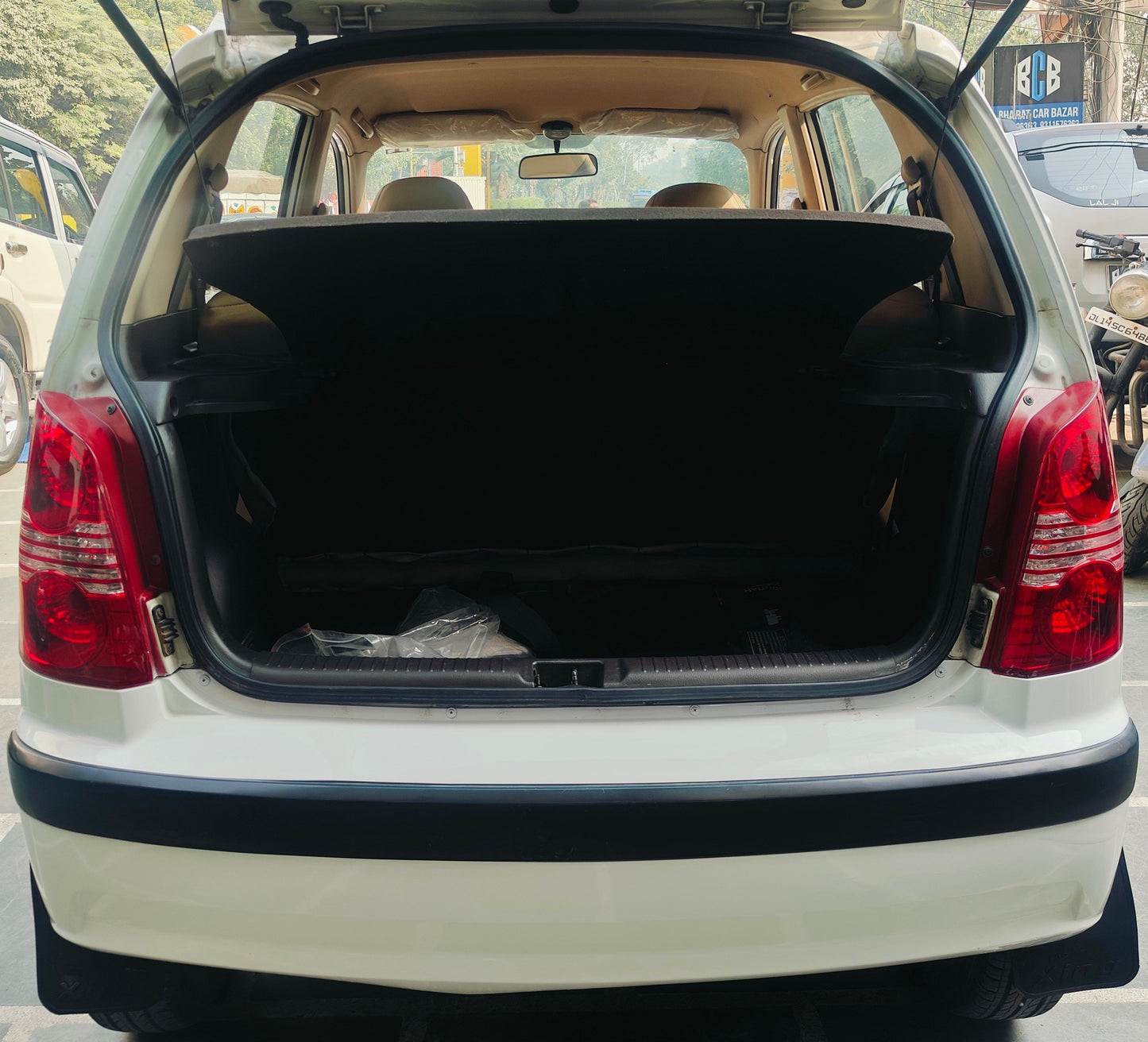 13,000 KMS HYUNDAI SANTRO GLS PETROL (2014)