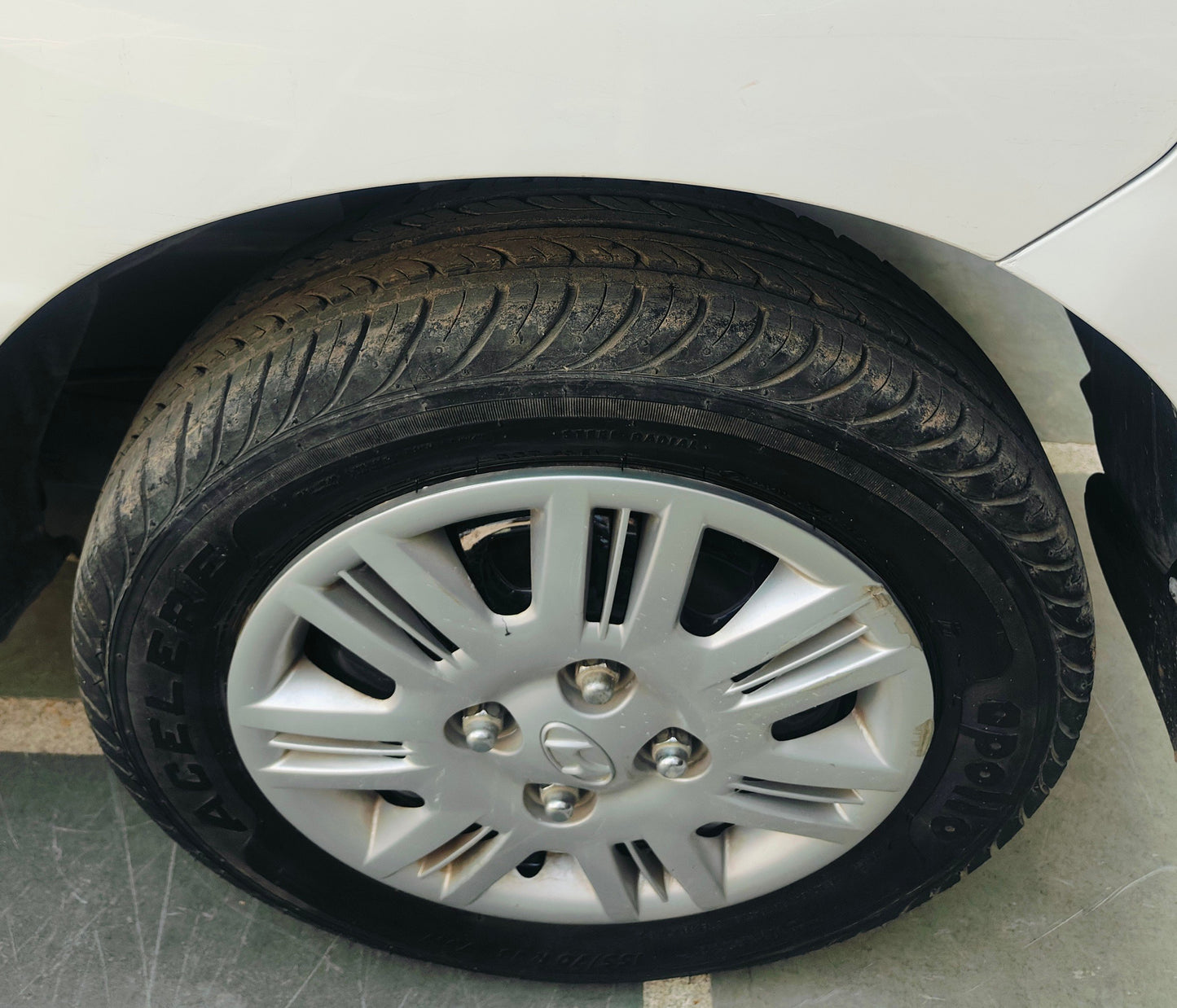 13,000 KMS HYUNDAI SANTRO GLS PETROL (2014)