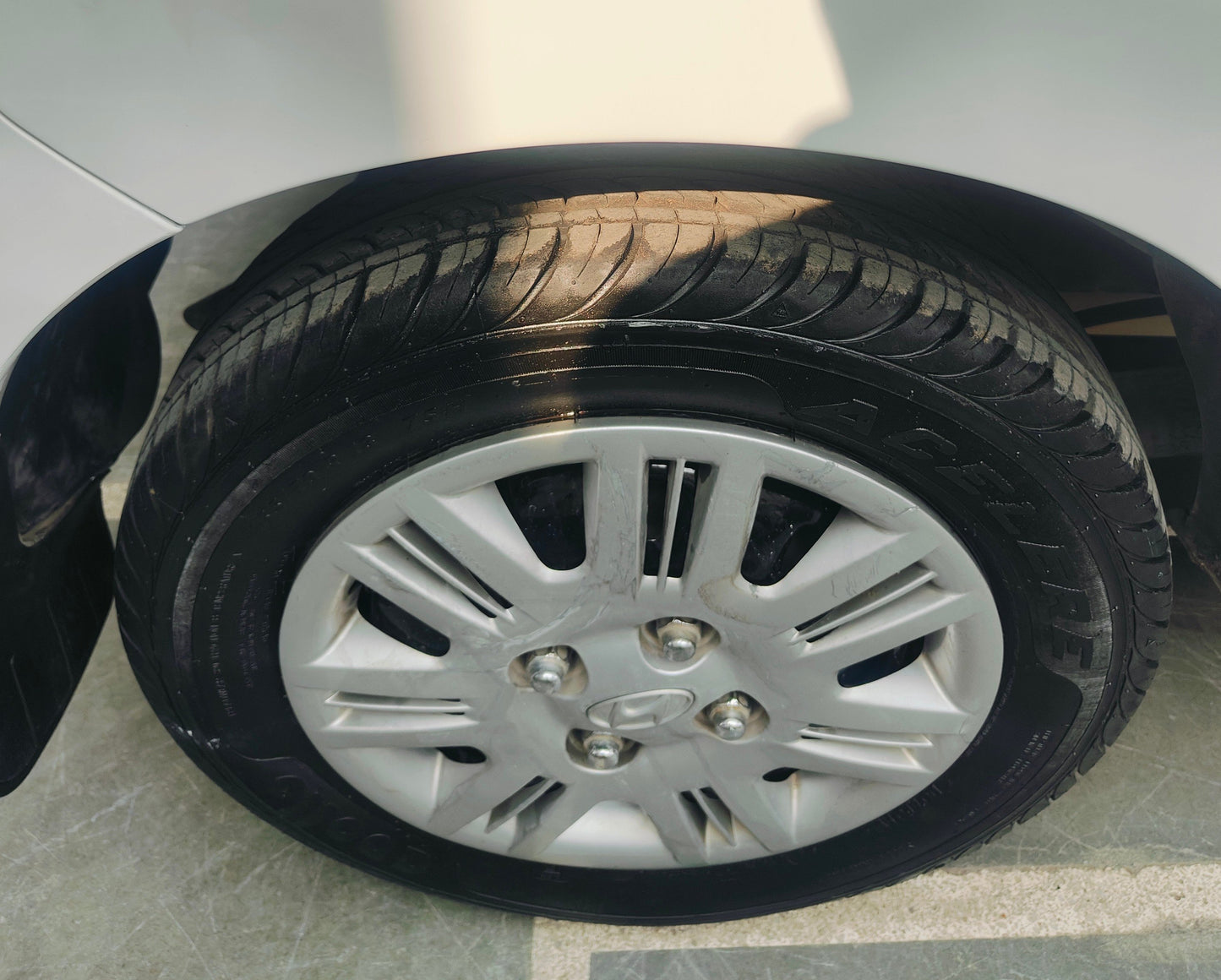 13,000 KMS HYUNDAI SANTRO GLS PETROL (2014)