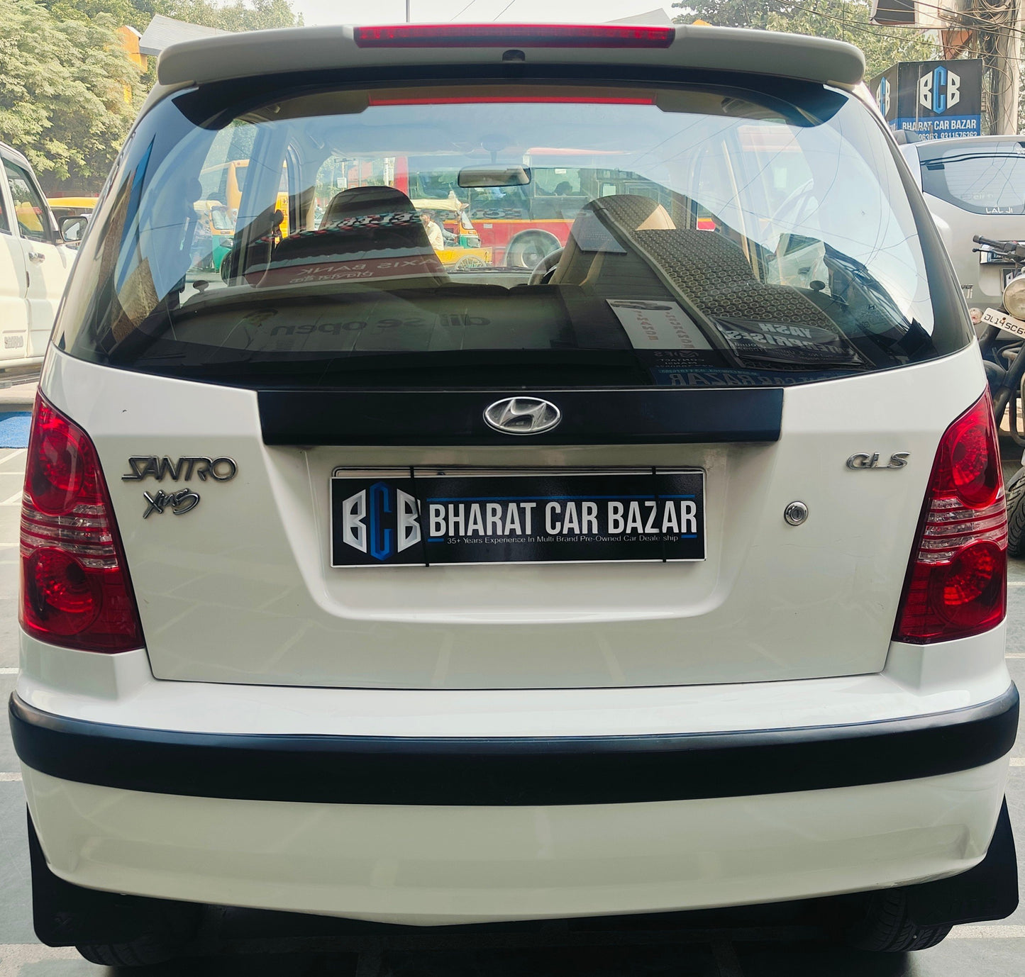 13,000 KMS HYUNDAI SANTRO GLS PETROL (2014)
