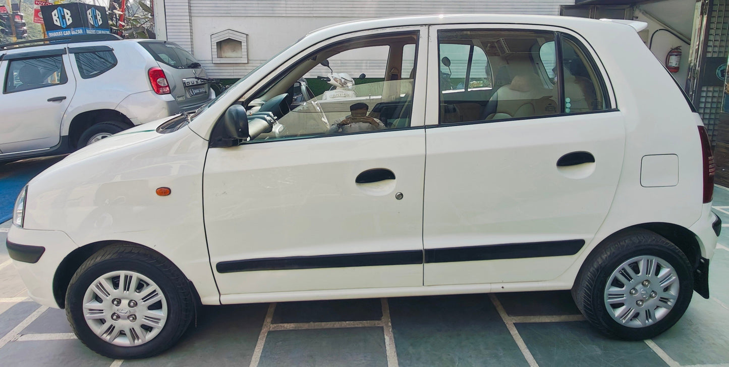13,000 KMS HYUNDAI SANTRO GLS PETROL (2014)