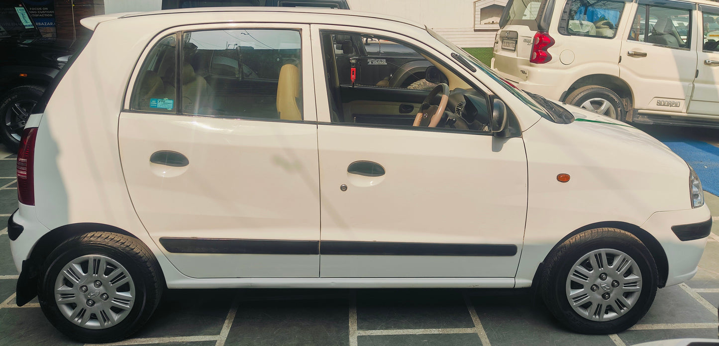 13,000 KMS HYUNDAI SANTRO GLS PETROL (2014)