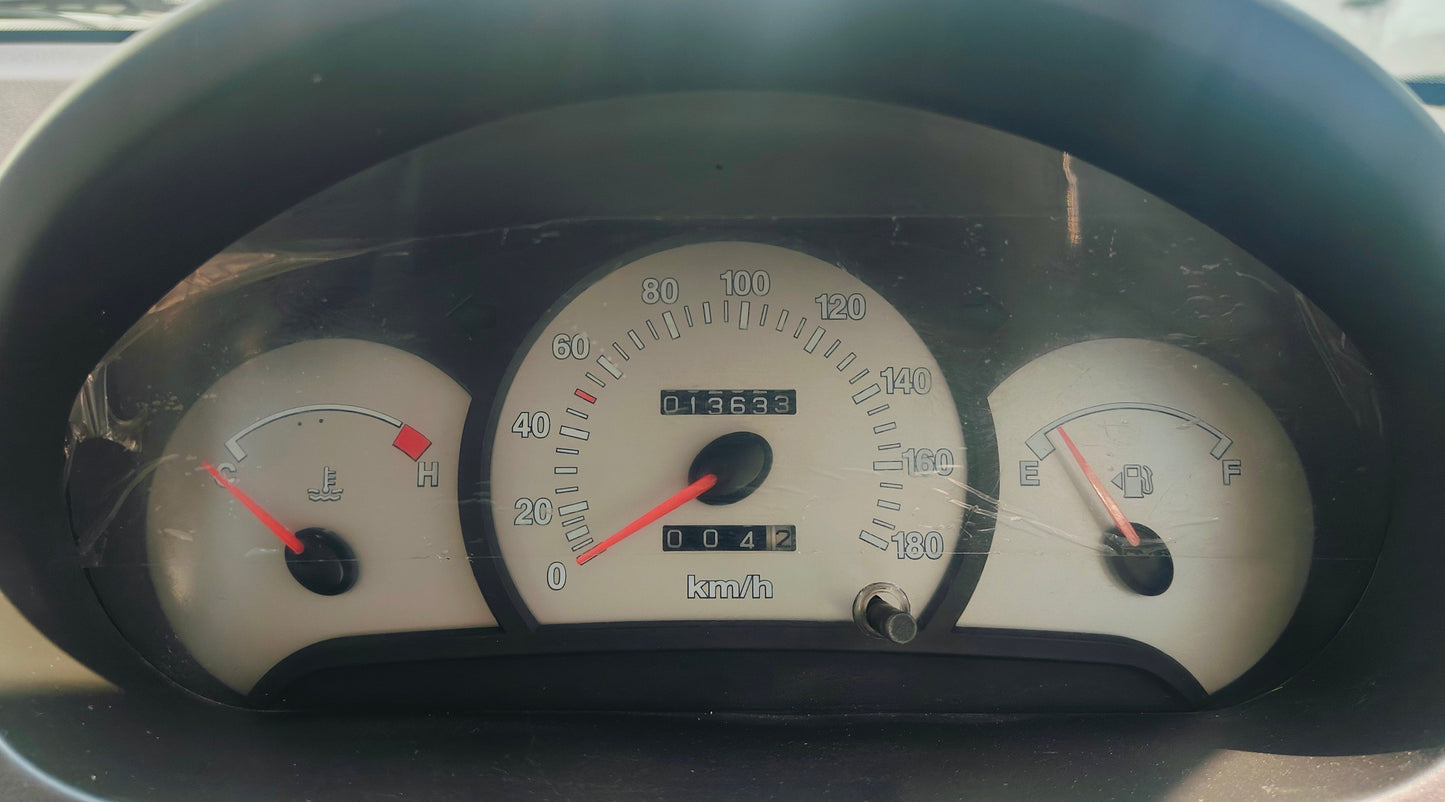 13,000 KMS HYUNDAI SANTRO GLS PETROL (2014)
