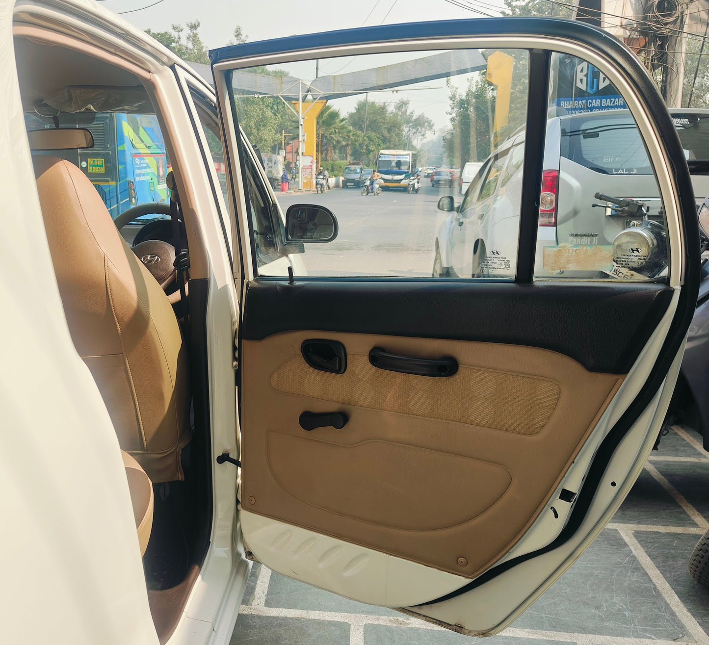 13,000 KMS HYUNDAI SANTRO GLS PETROL (2014)