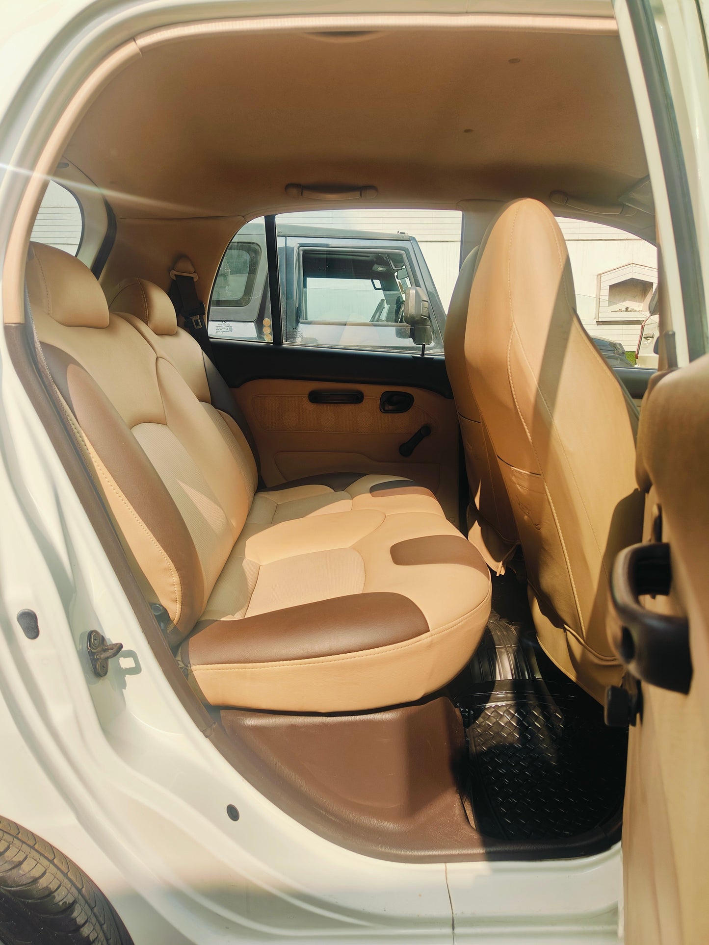 13,000 KMS HYUNDAI SANTRO GLS PETROL (2014)