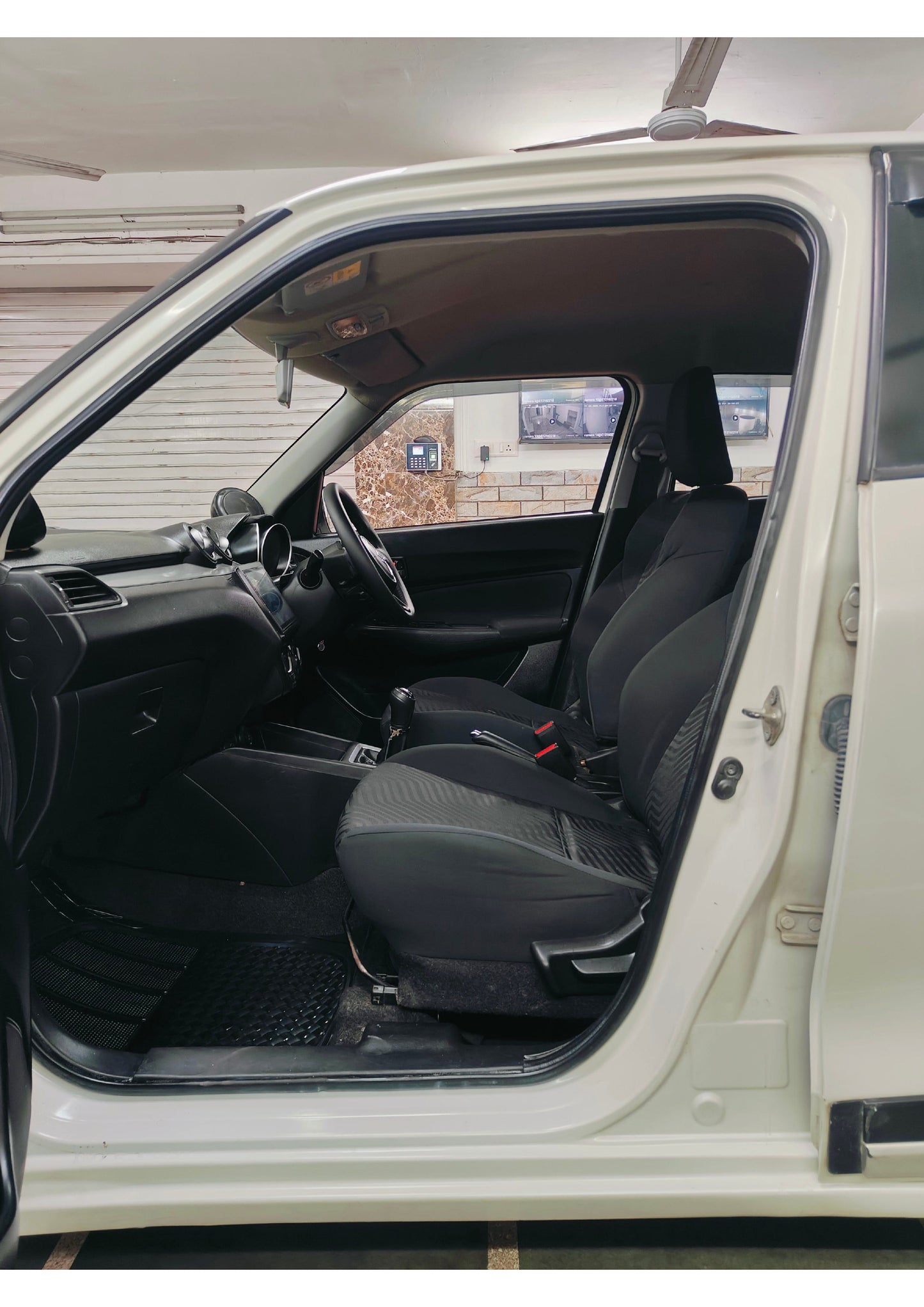 35,000 KMS MARUTI SWIFT VXI PETROL (2018)