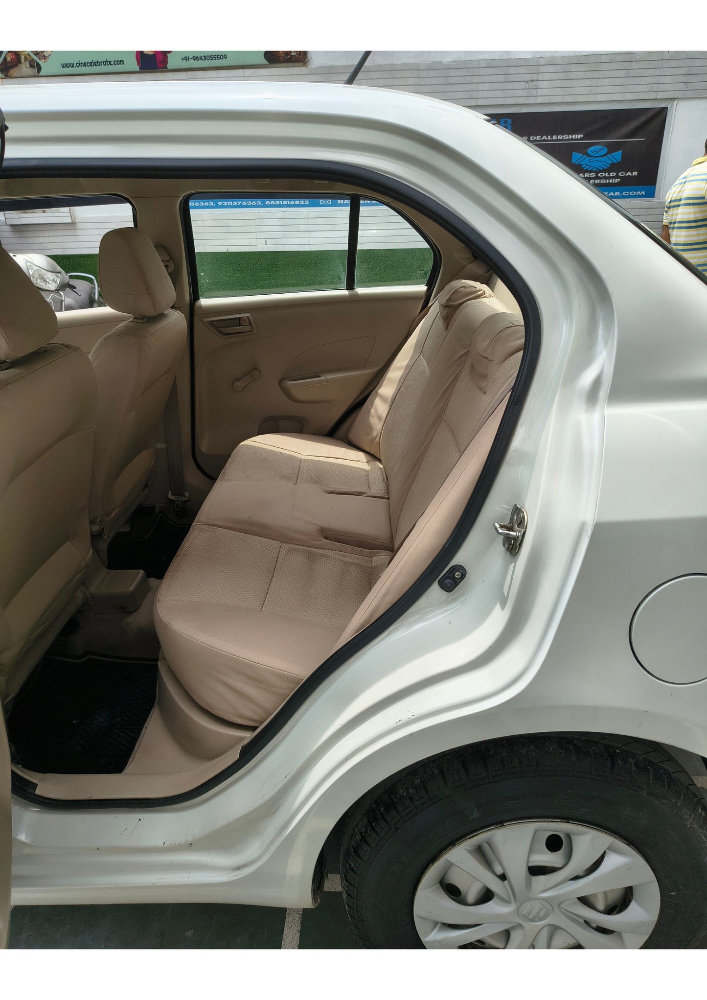 15,000 KMS MARUTI SWIFT DZIRE LXI PETROL (2012)