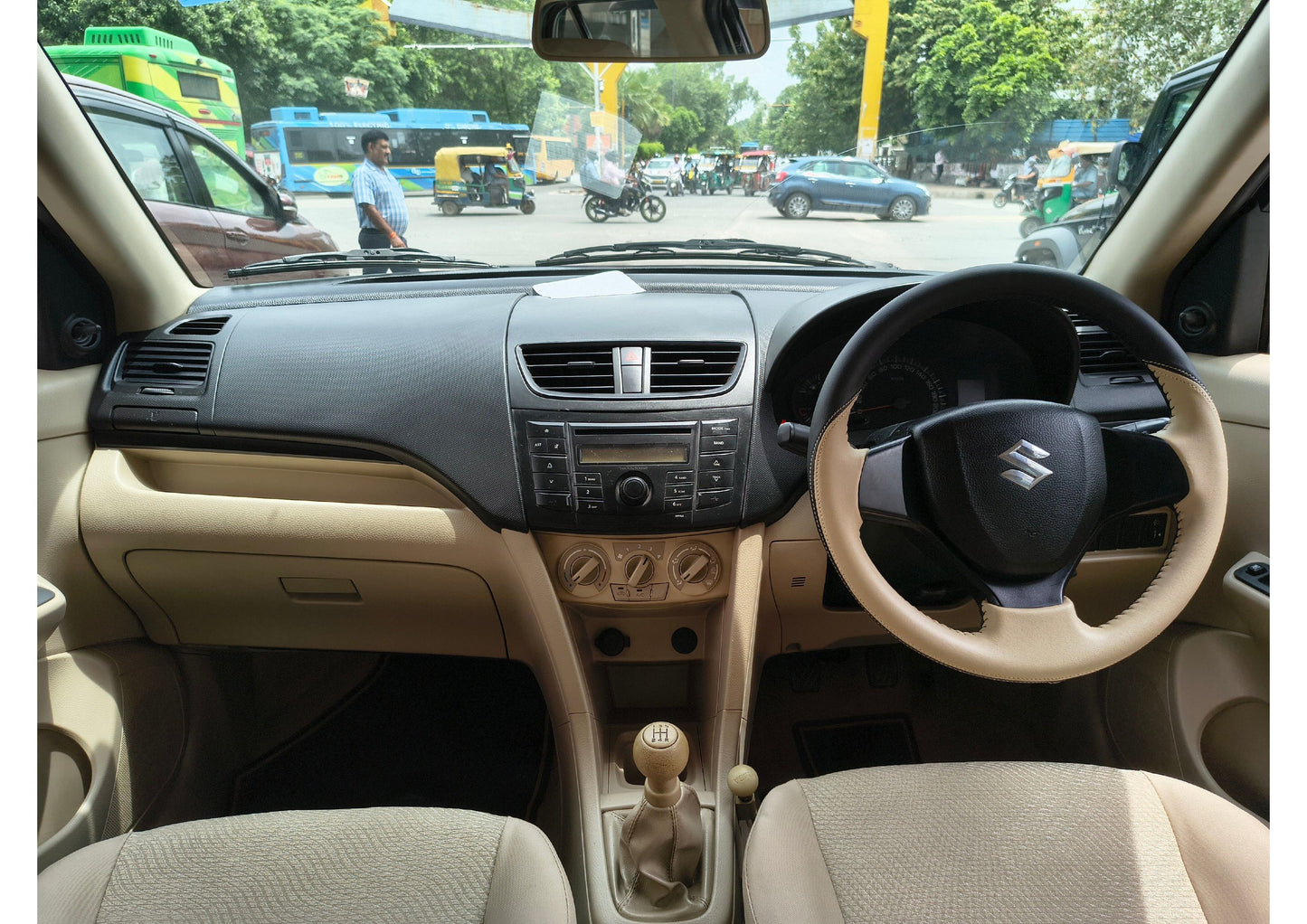 15,000 KMS MARUTI SWIFT DZIRE LXI PETROL (2012)