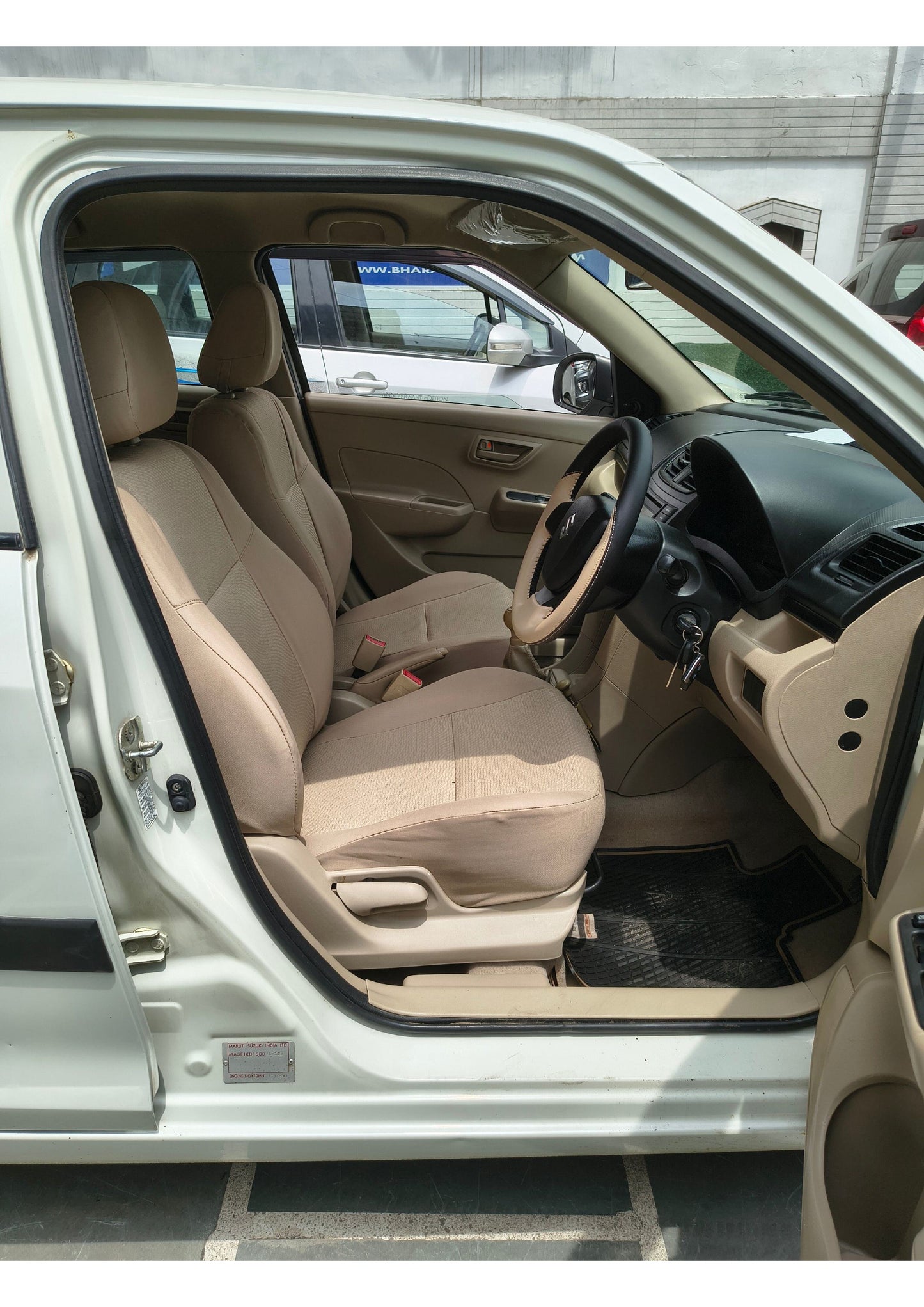 15,000 KMS MARUTI SWIFT DZIRE LXI PETROL (2012)