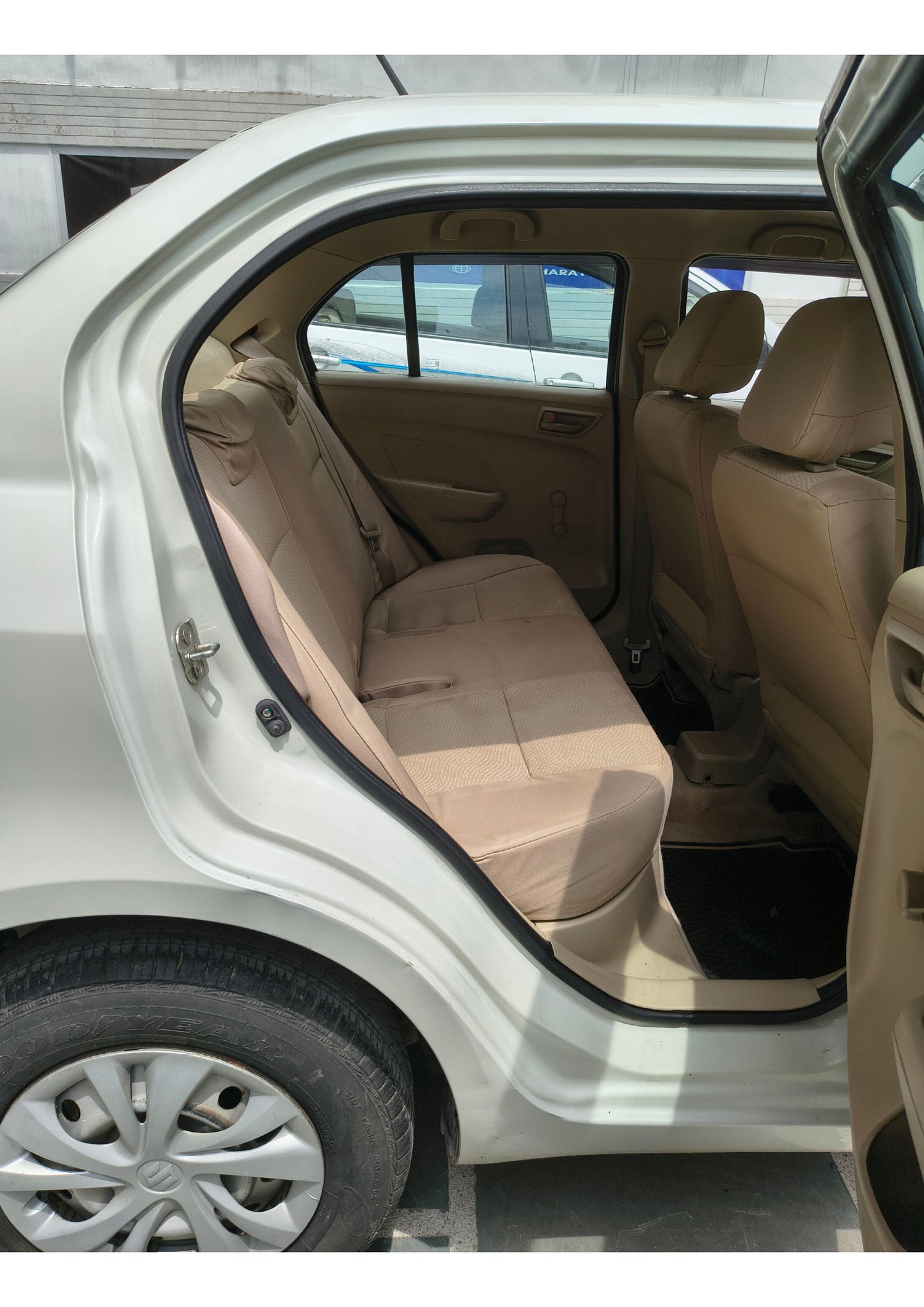 15,000 KMS MARUTI SWIFT DZIRE LXI PETROL (2012)