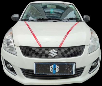 25,000 KMS MARUTI SWIFT LXI (O) PETROL (2017)