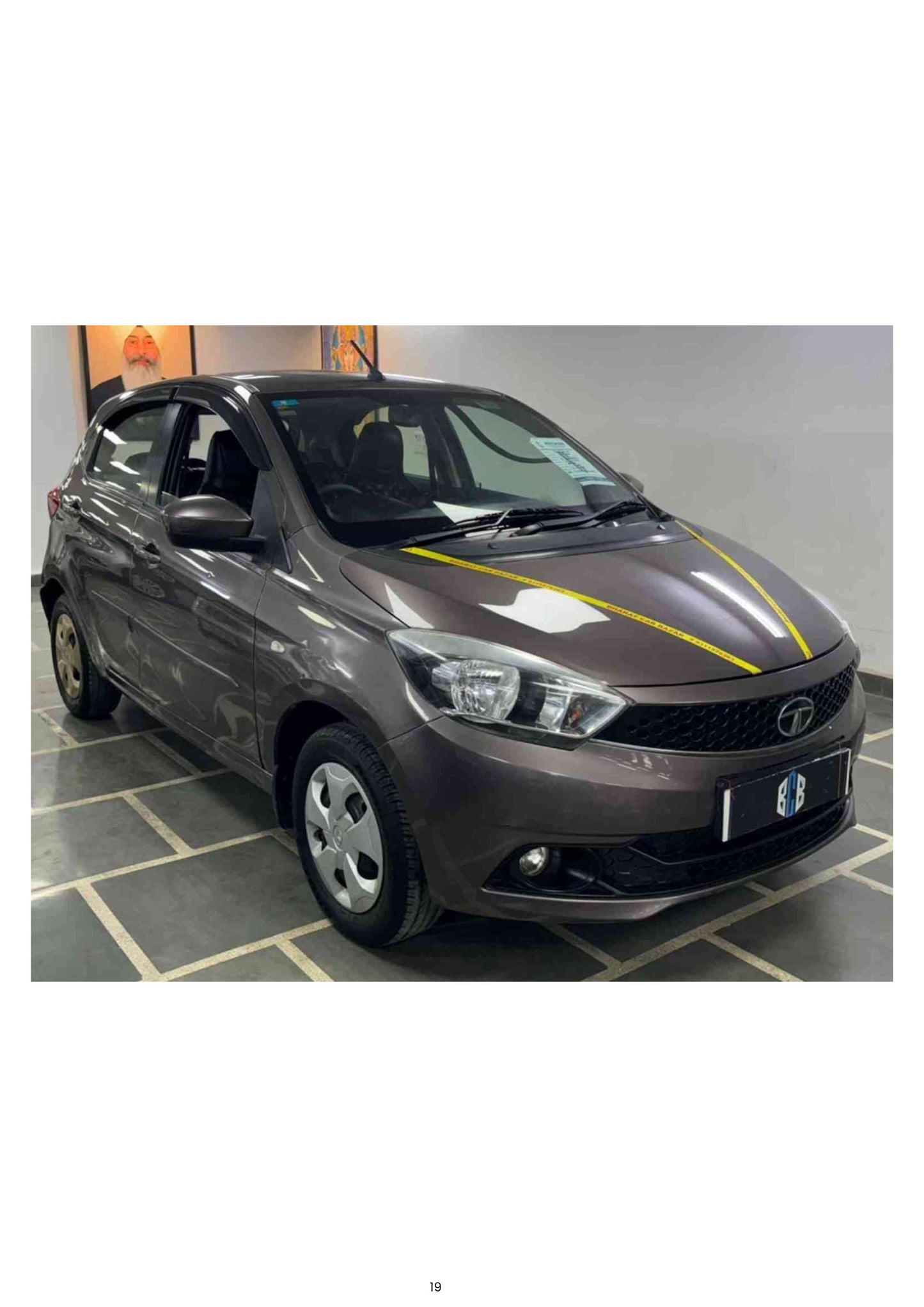 10,000 KMS TATA TIAGO XT (O) PETROL (2016)