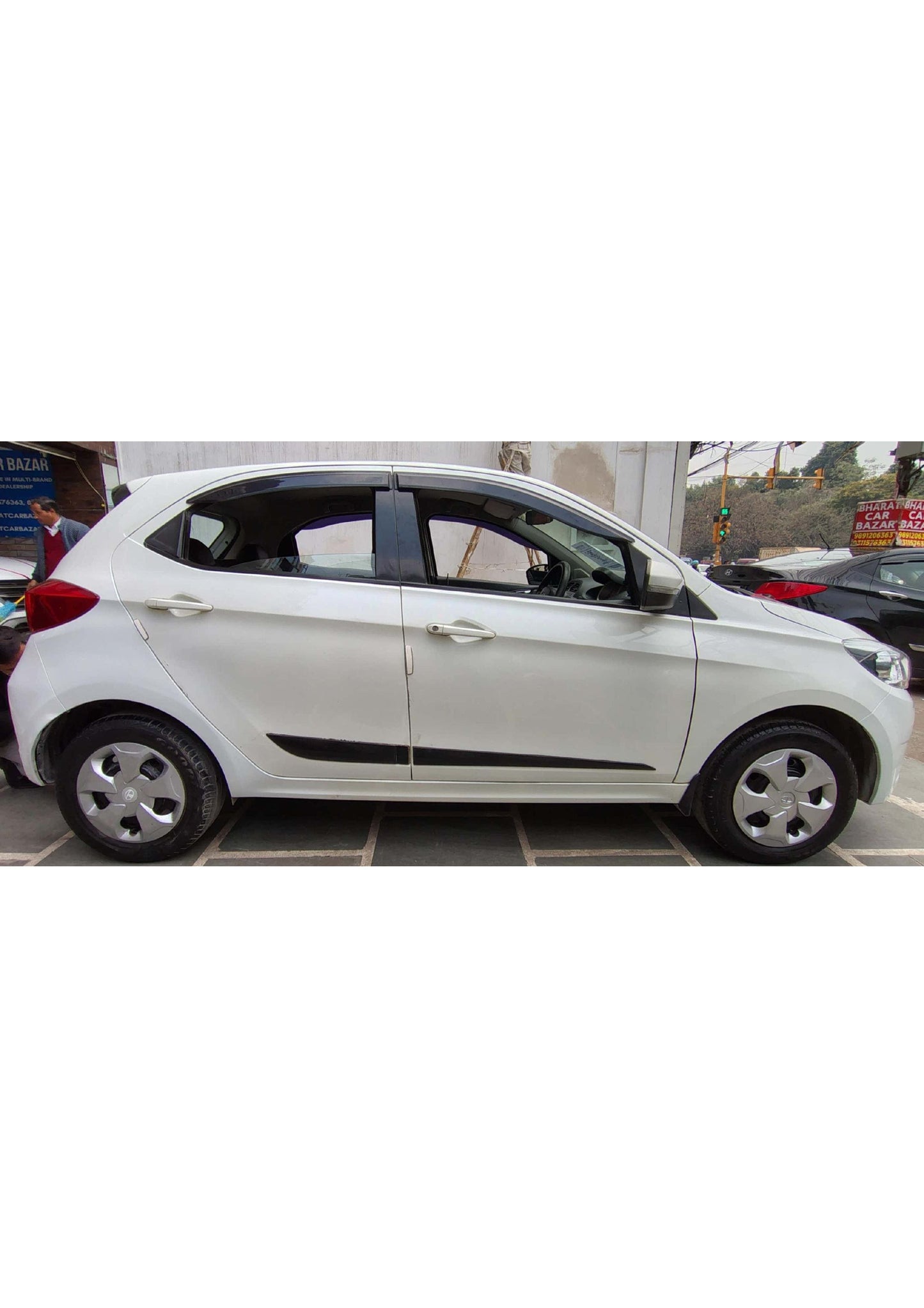 TATA TIAGO XZ 1.2 PETROL (2016)