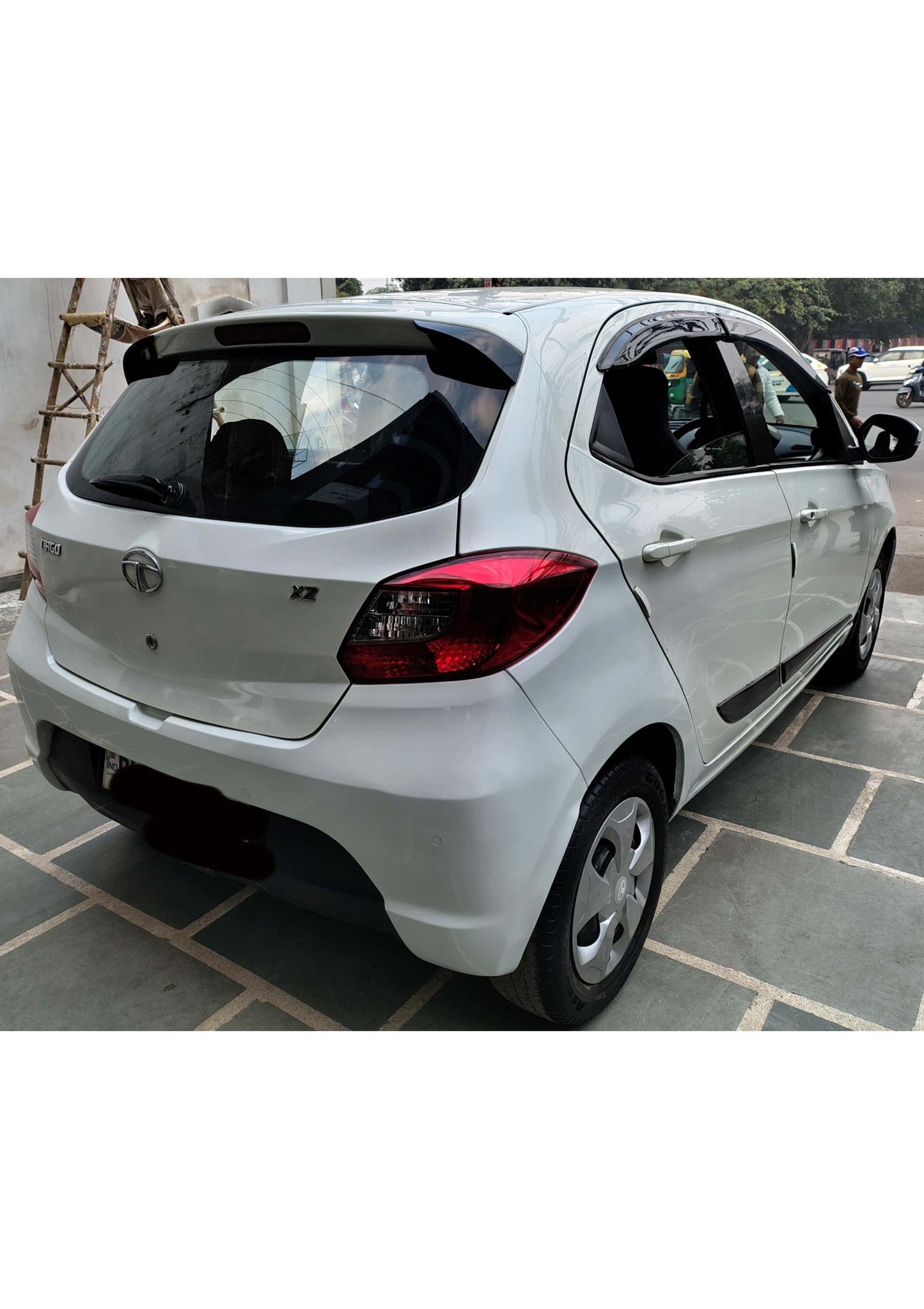 TATA TIAGO XZ 1.2 PETROL (2016)