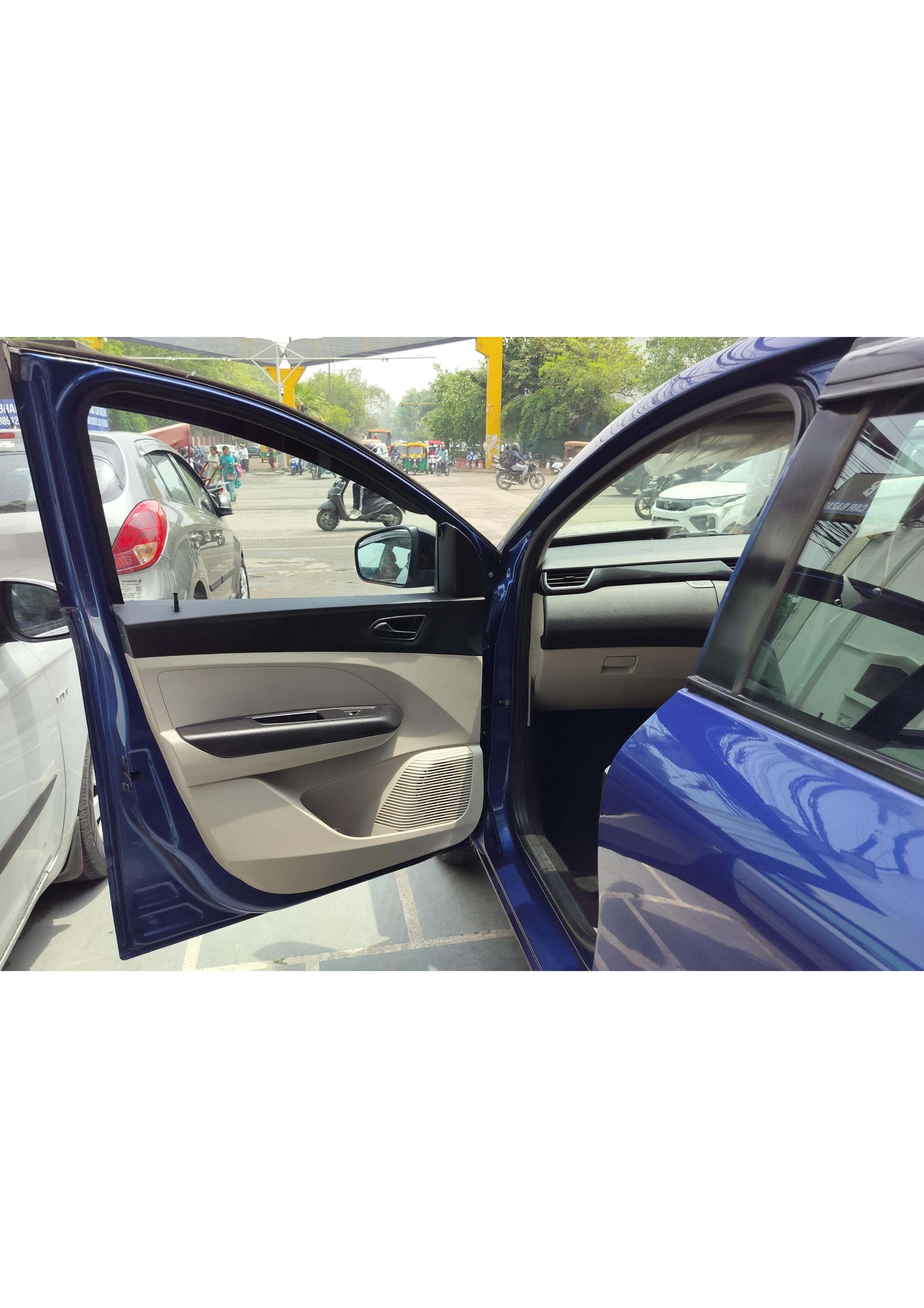 12,000 KMS RENAULT TRIBER RXT PETROL (2021)