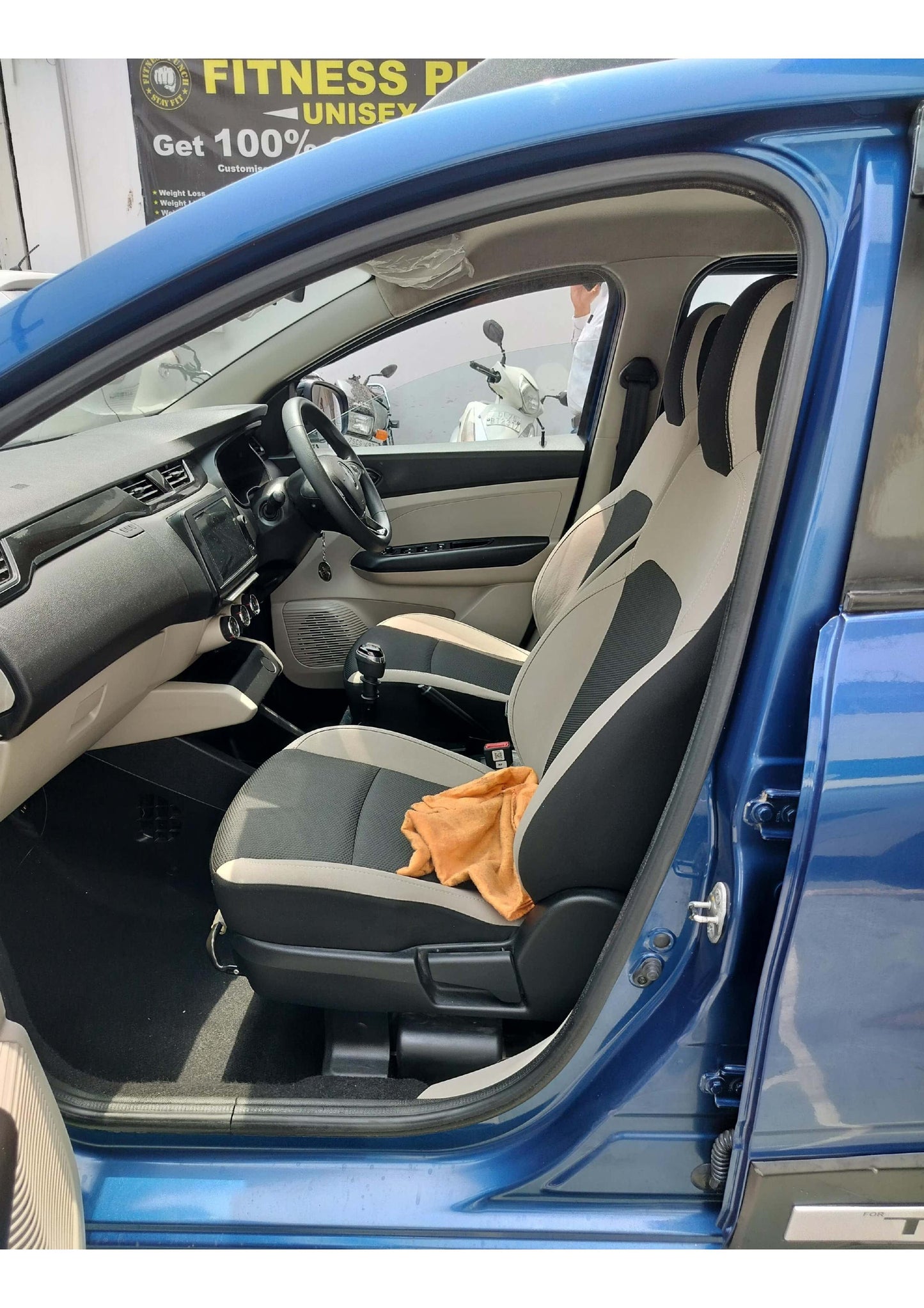 12,000 KMS RENAULT TRIBER RXT PETROL (2021)