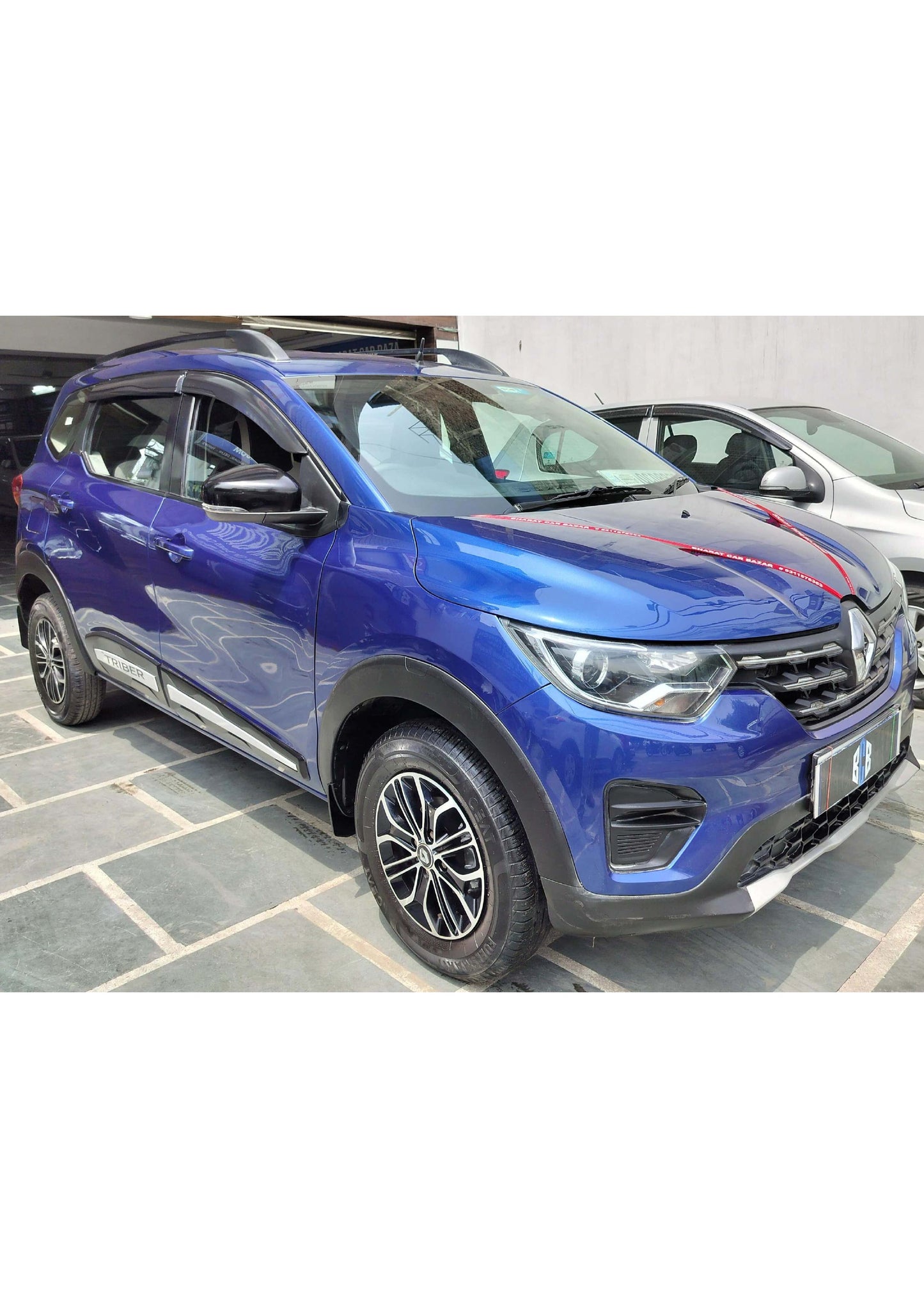 12,000 KMS RENAULT TRIBER RXT PETROL (2021)