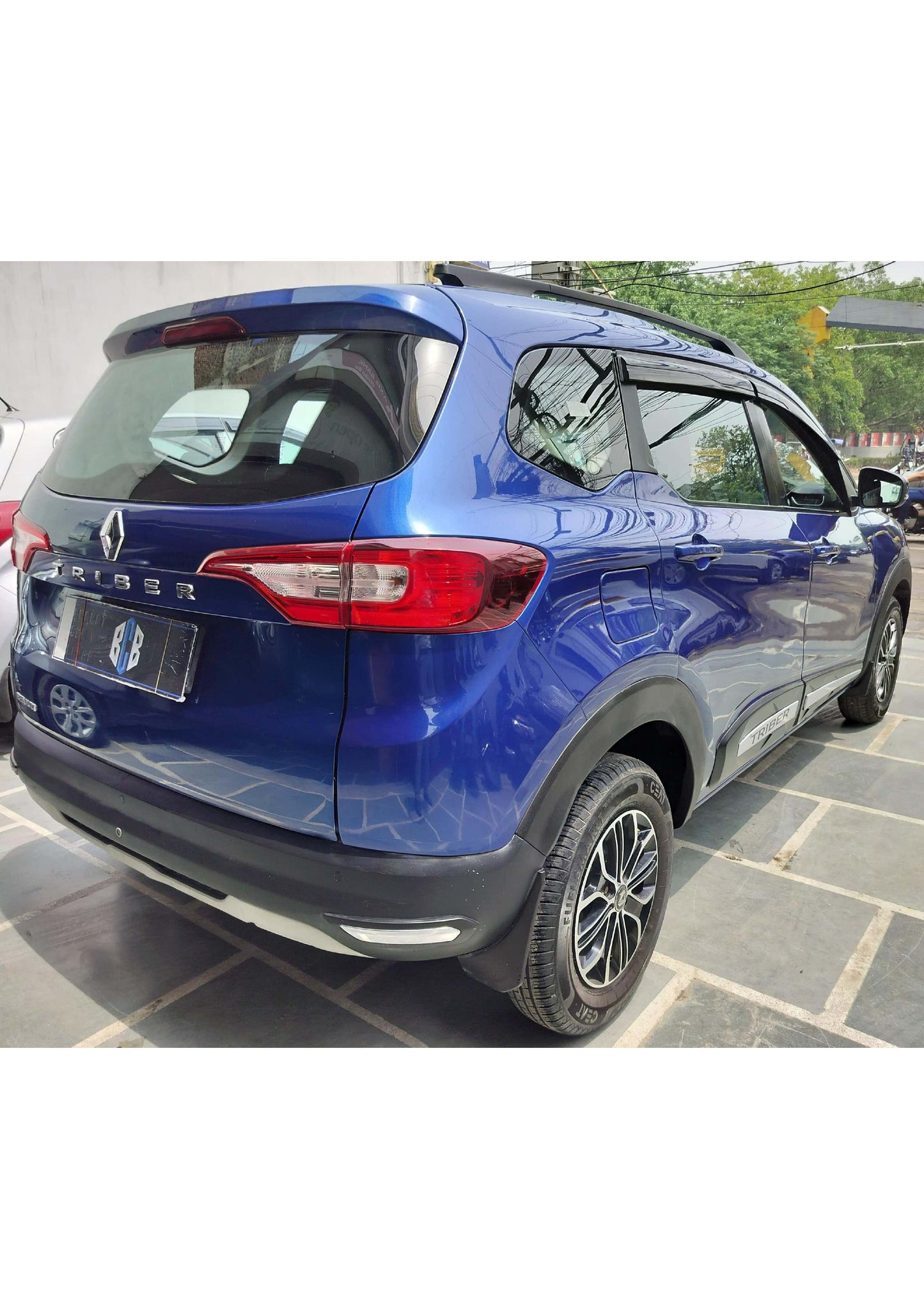 12,000 KMS RENAULT TRIBER RXT PETROL (2021)