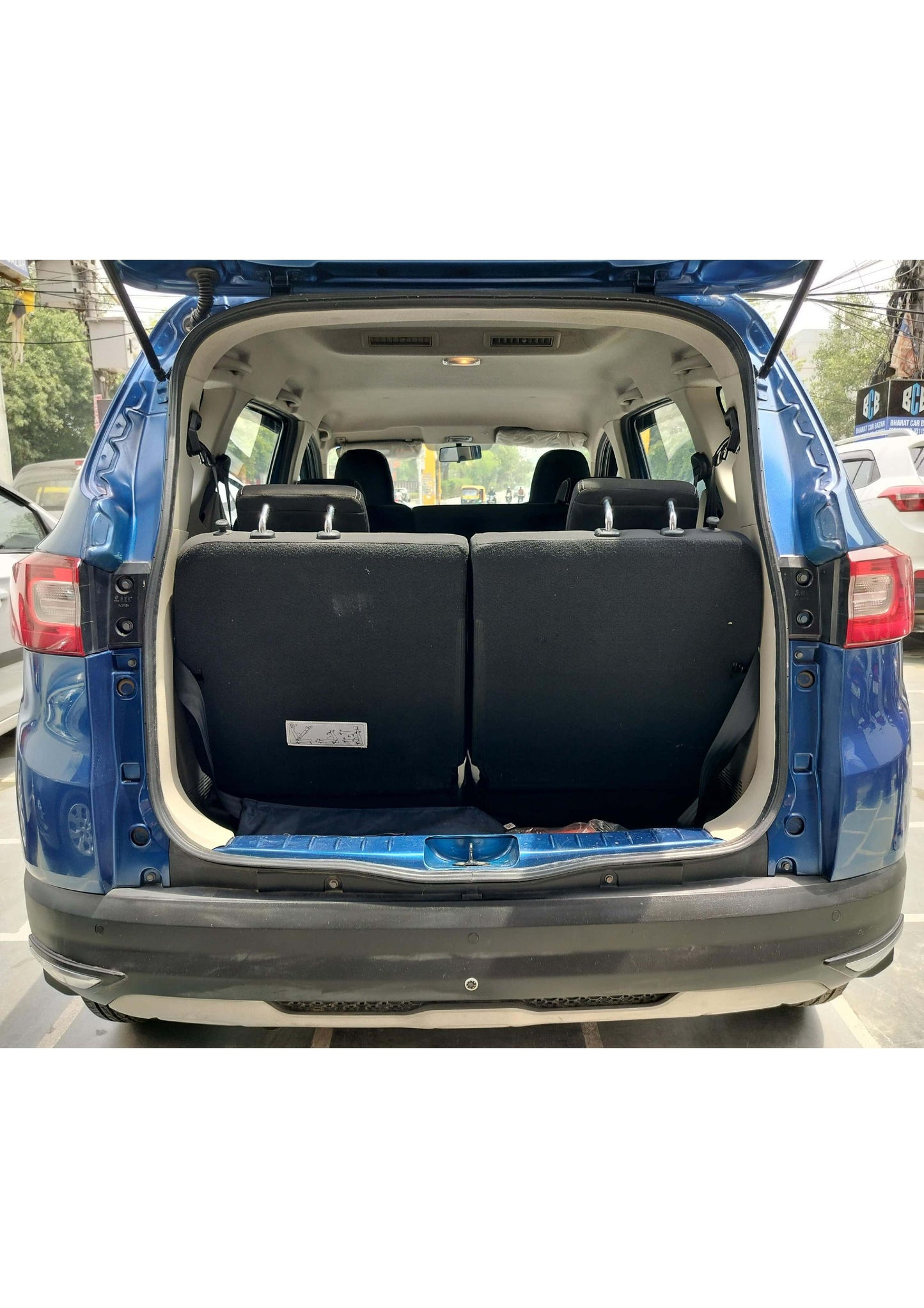 12,000 KMS RENAULT TRIBER RXT PETROL (2021)