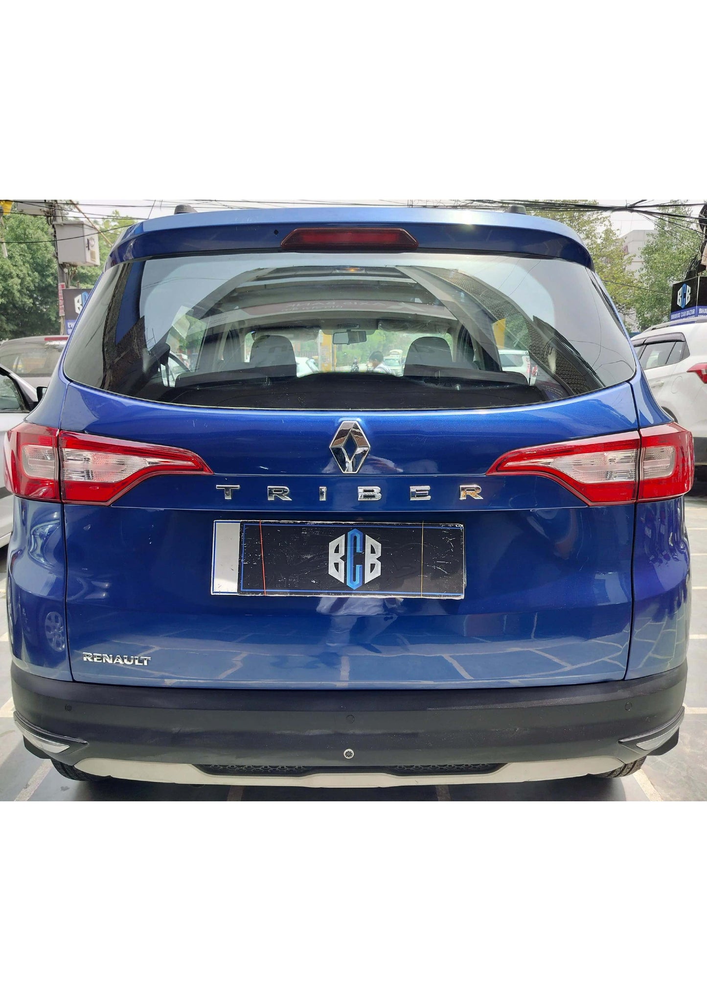 12,000 KMS RENAULT TRIBER RXT PETROL (2021)