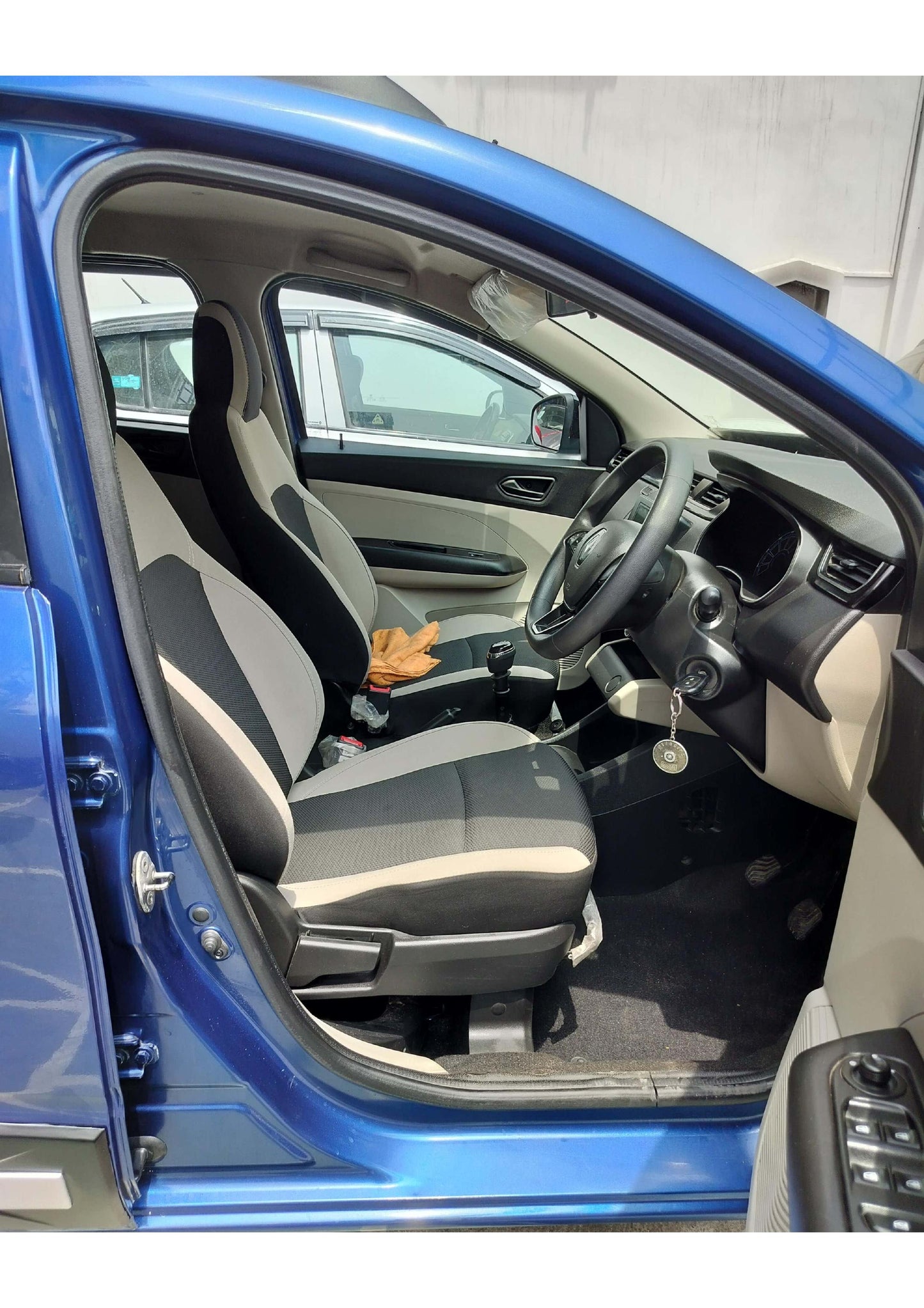 12,000 KMS RENAULT TRIBER RXT PETROL (2021)