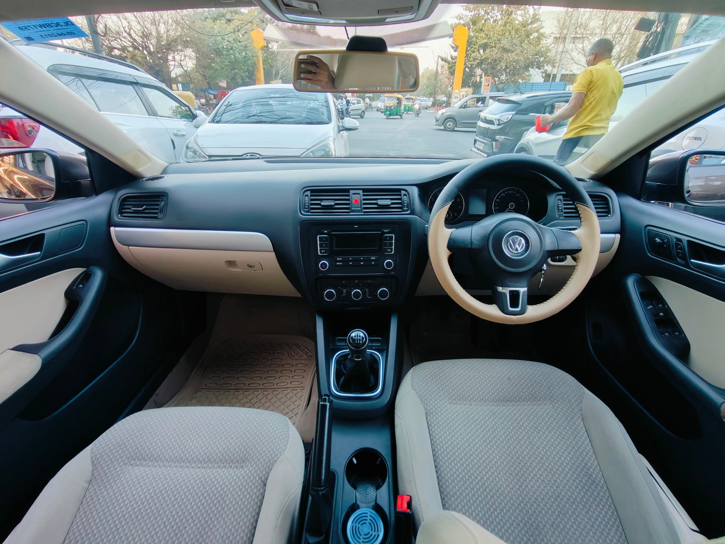 33,000 KMS VOLKSWAGEN JETTA TL MT PETROL (2013)