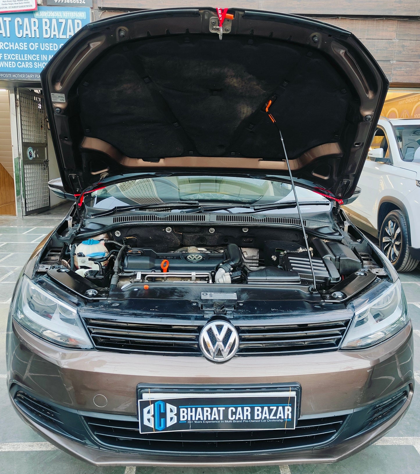 33,000 KMS VOLKSWAGEN JETTA TL MT PETROL (2013)