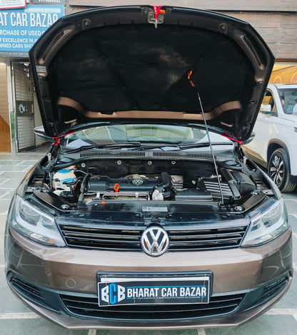 33,000 KMS VOLKSWAGEN JETTA TL MT PETROL (2013)