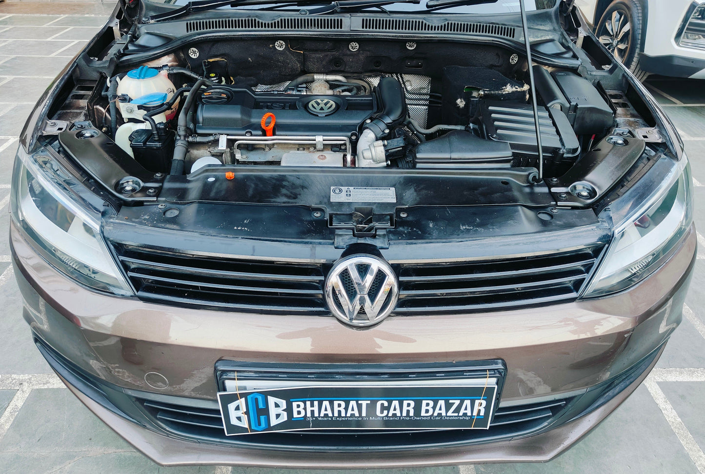33,000 KMS VOLKSWAGEN JETTA TL MT PETROL (2013)