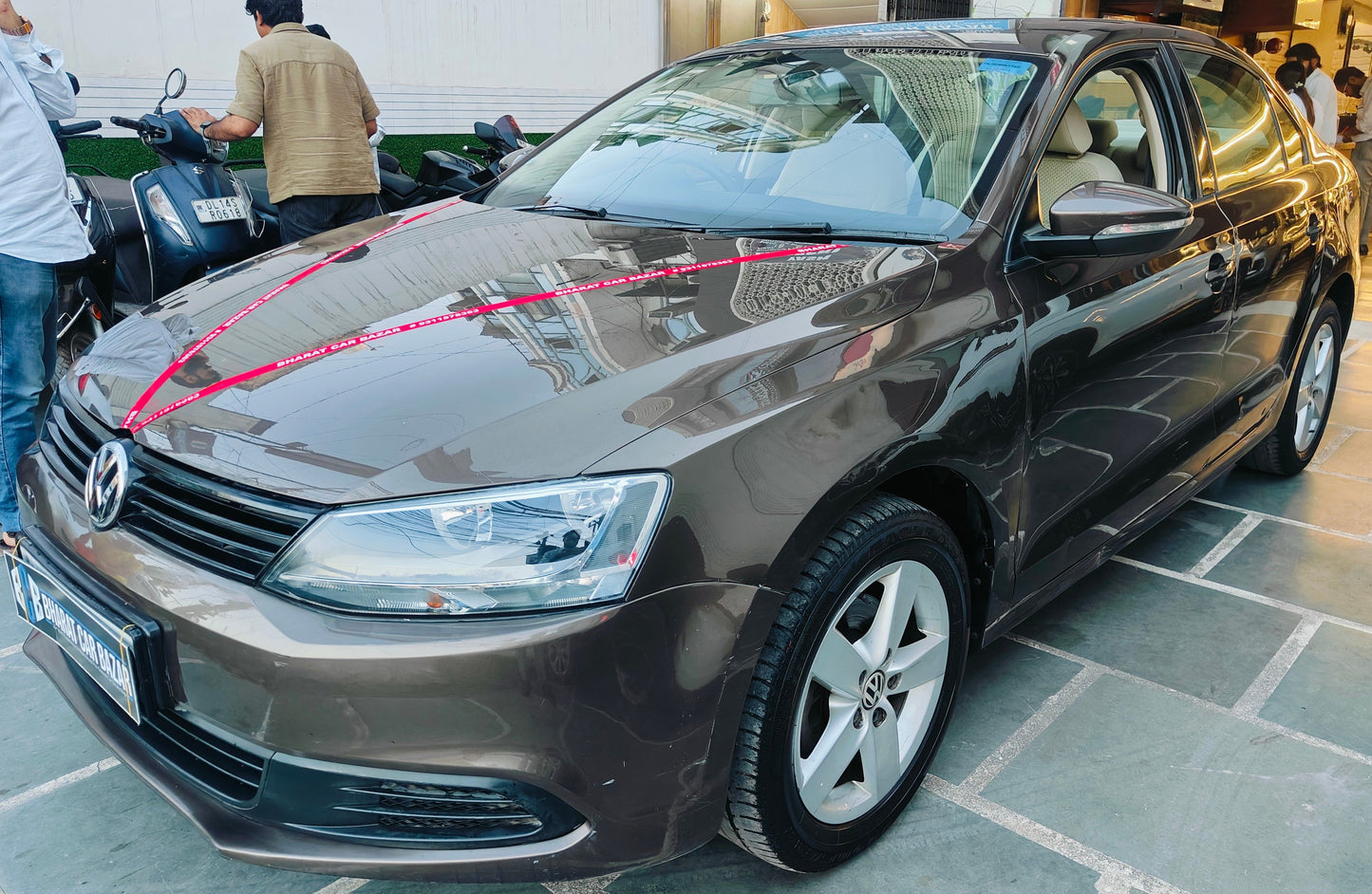 33,000 KMS VOLKSWAGEN JETTA TL MT PETROL (2013)