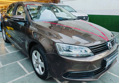 33,000 KMS VOLKSWAGEN JETTA TL MT PETROL (2013)