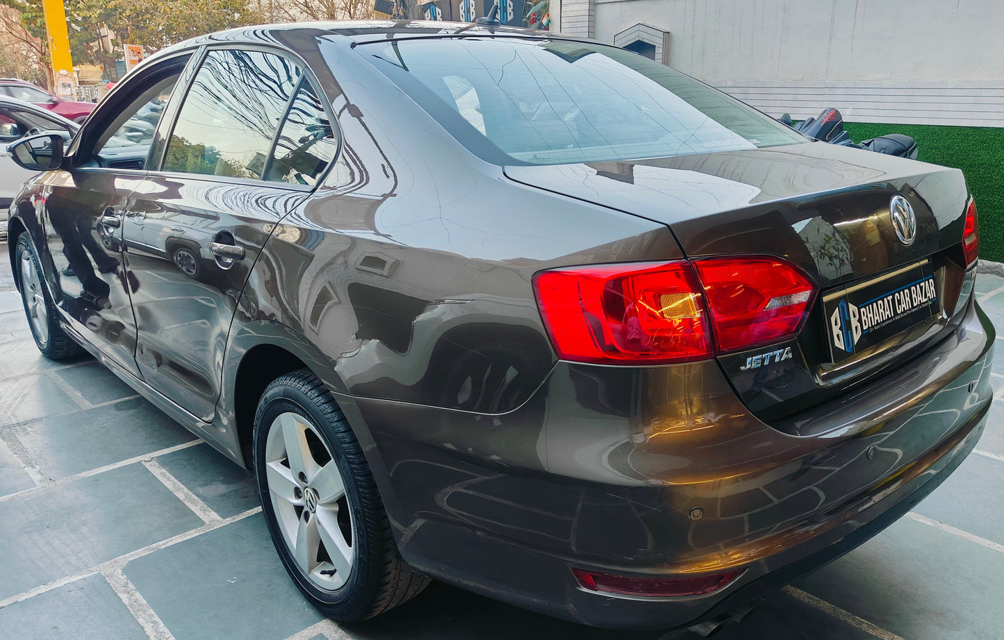 33,000 KMS VOLKSWAGEN JETTA TL MT PETROL (2013)