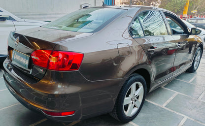33,000 KMS VOLKSWAGEN JETTA TL MT PETROL (2013)