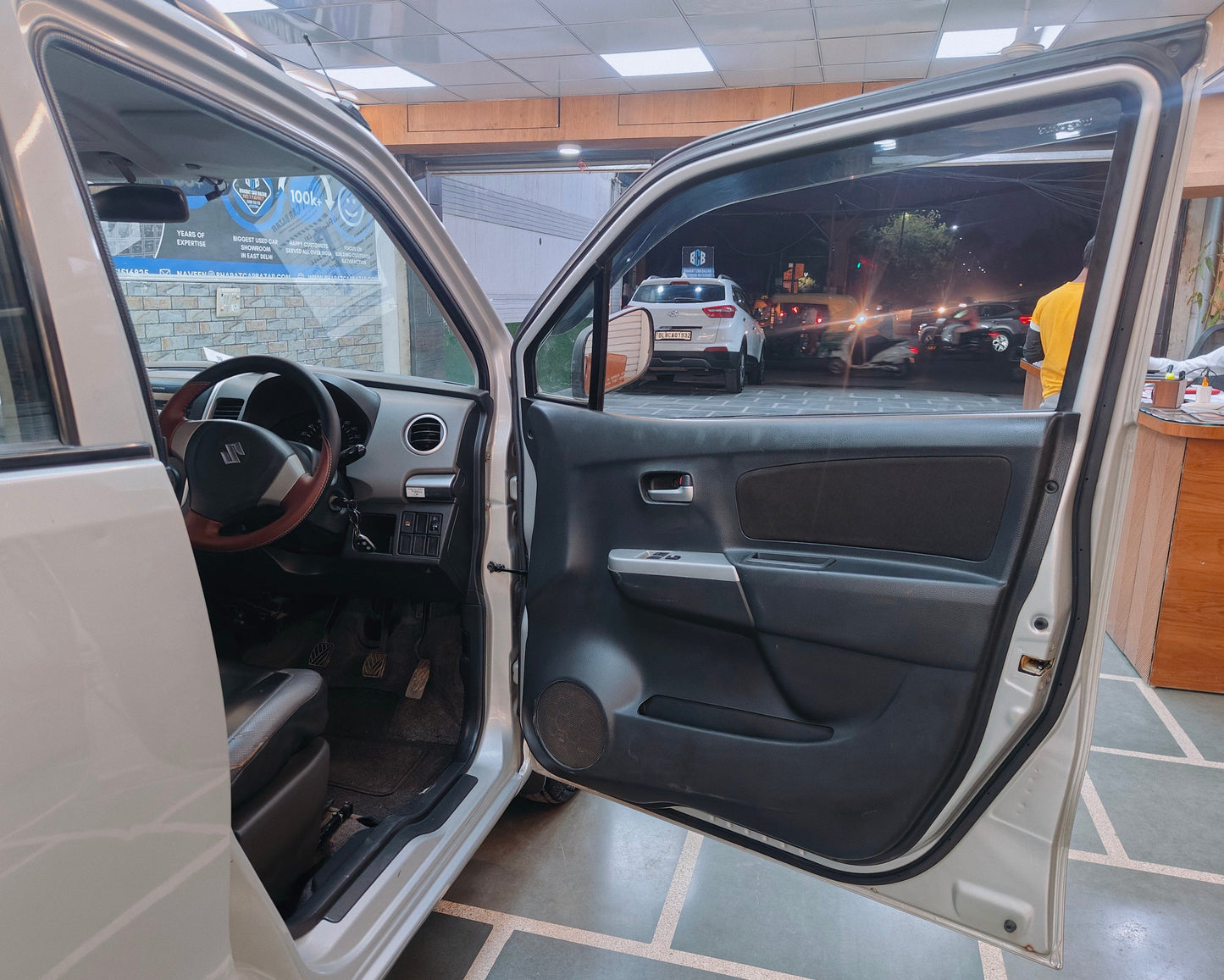 24,000 KMS MARUTI WAGONR LXI PETROL (2012)