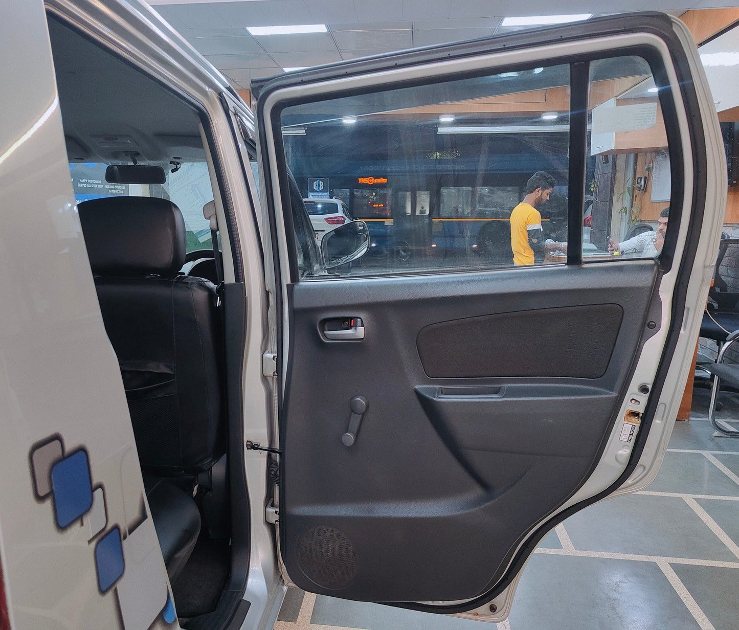 24,000 KMS MARUTI WAGONR LXI PETROL (2012)