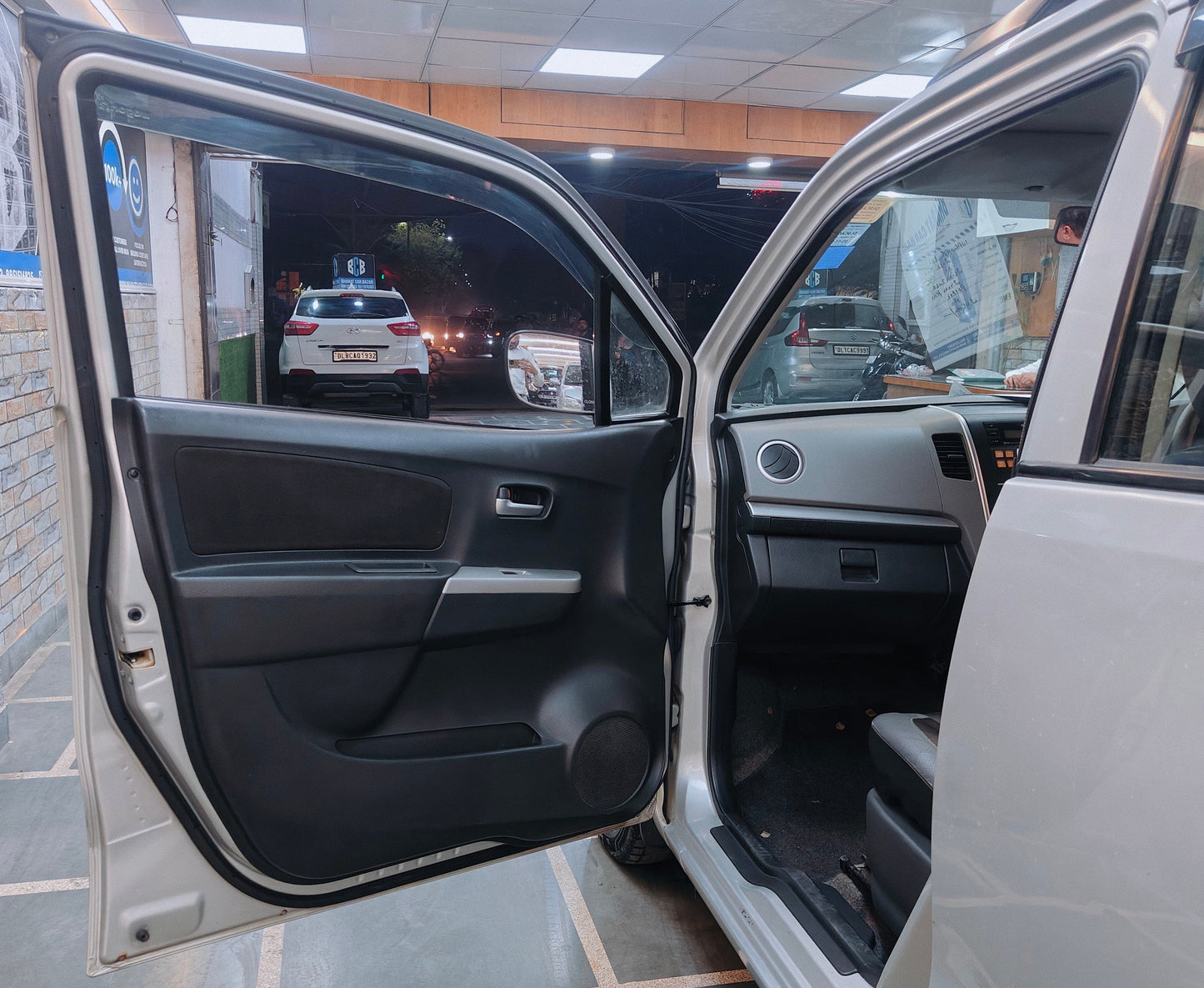 24,000 KMS MARUTI WAGONR LXI PETROL (2012)