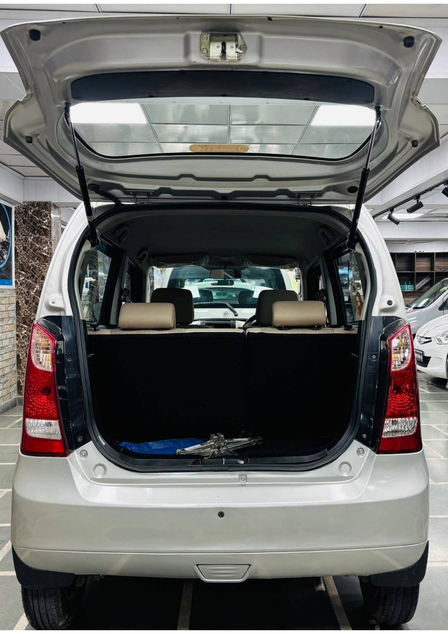 42,000 KMS MARUTI WAGONR LXI PETROL (2018)