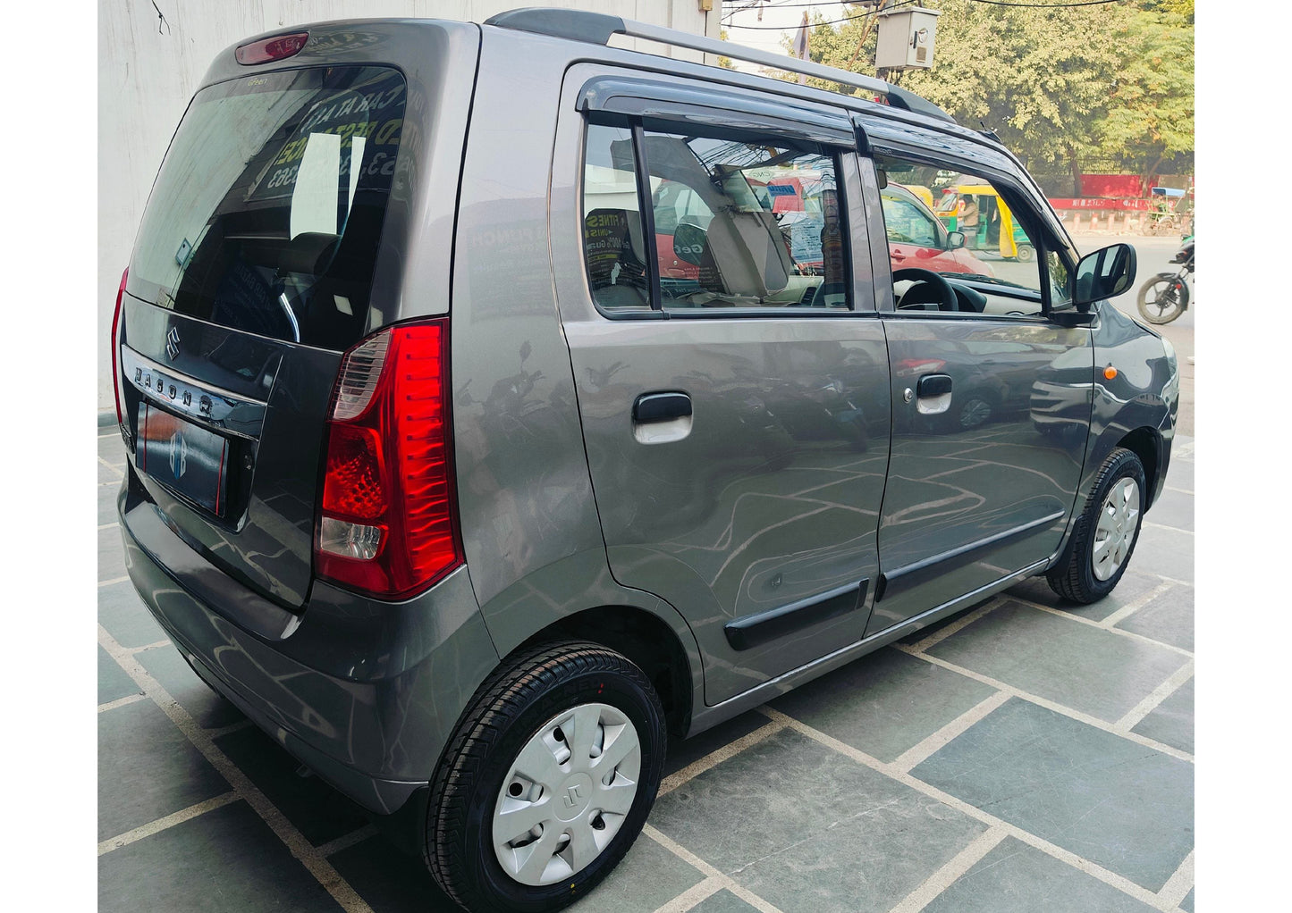 37,000 KMS MARUTI WAGONR LXI GREEN CNG (2018)