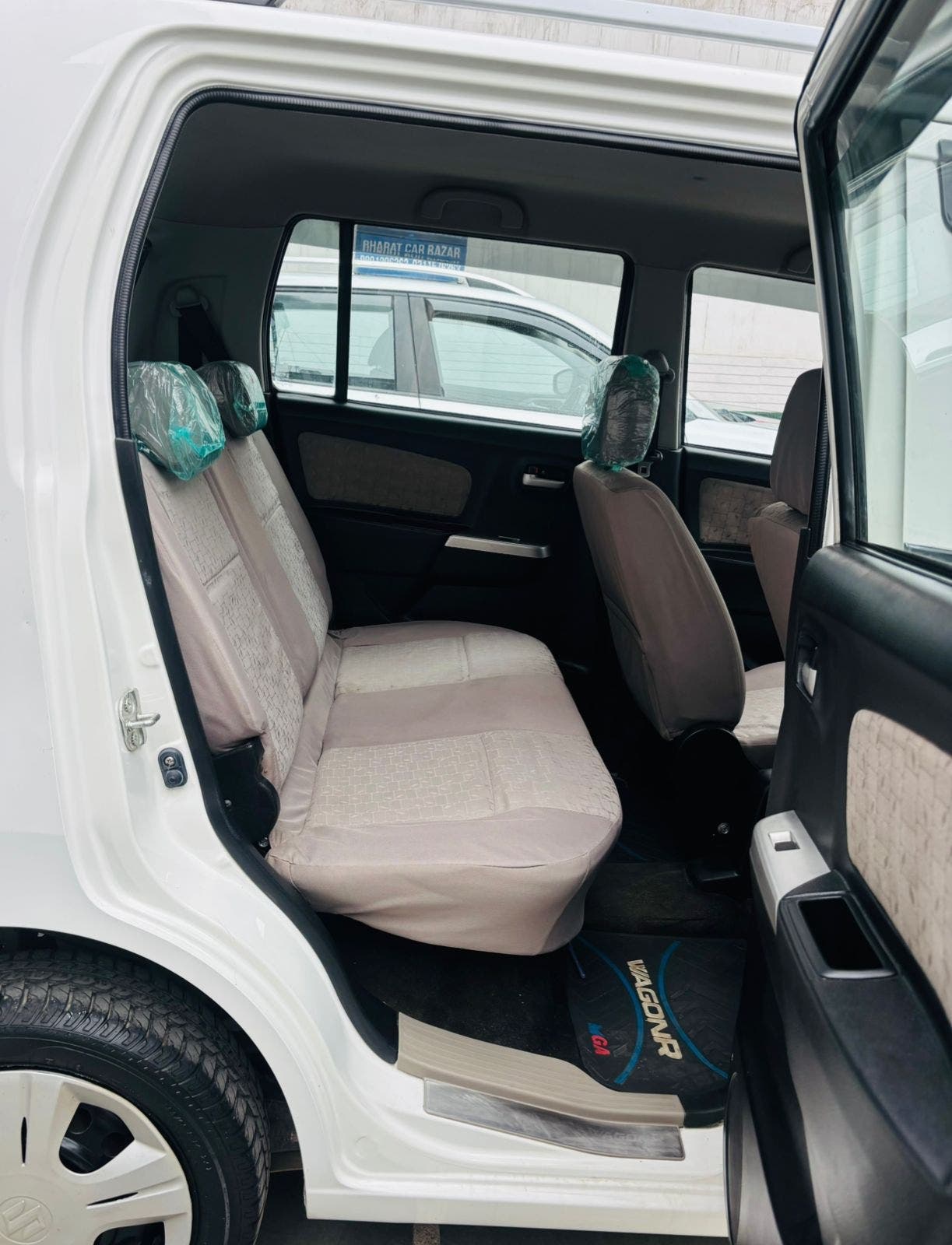 9,000 KMS MARUTI WAGONR VXI PETROL (2015)