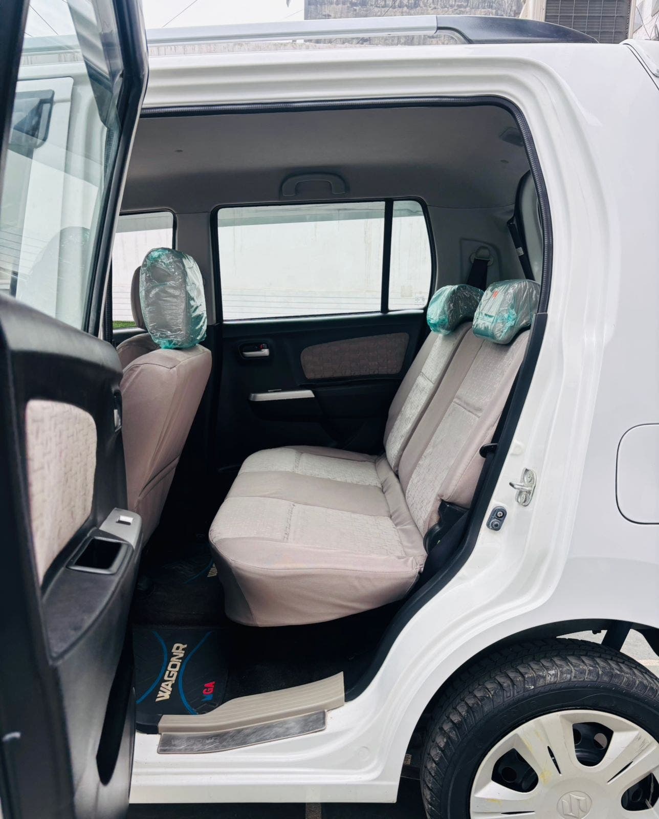 9,000 KMS MARUTI WAGONR VXI PETROL (2015)