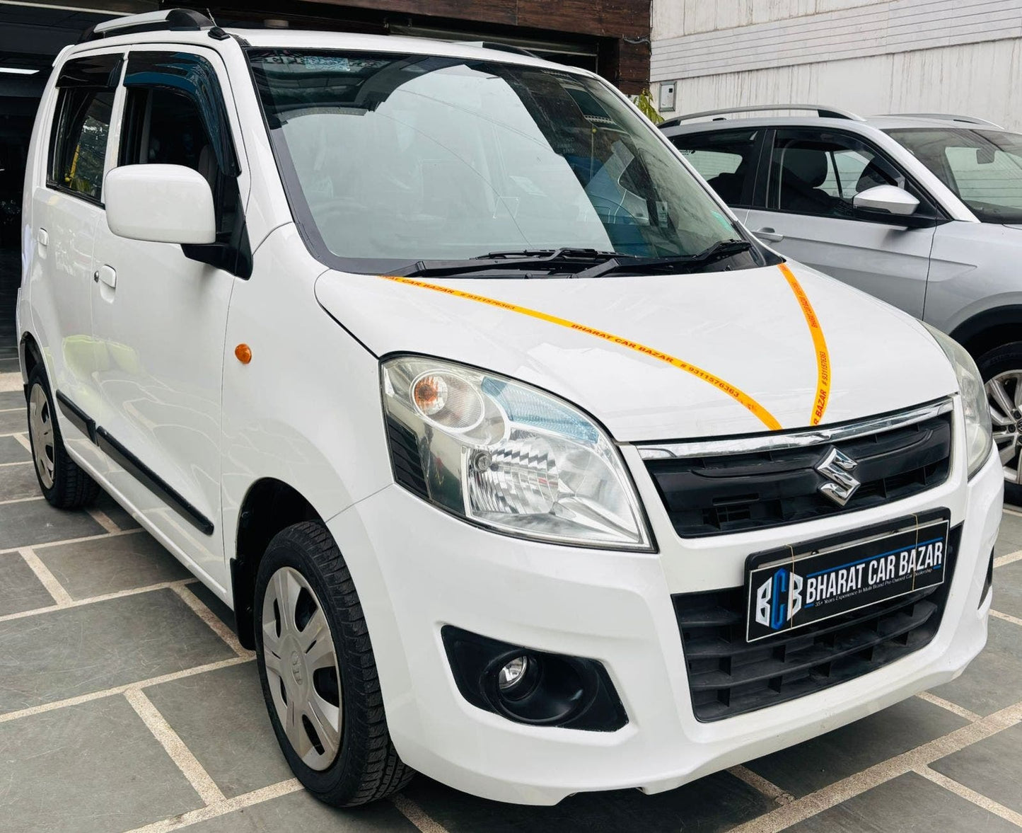 9,000 KMS MARUTI WAGONR VXI PETROL (2015)