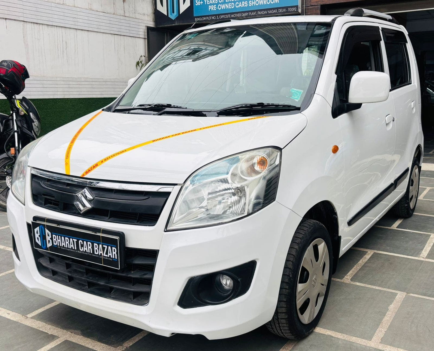 9,000 KMS MARUTI WAGONR VXI PETROL (2015)