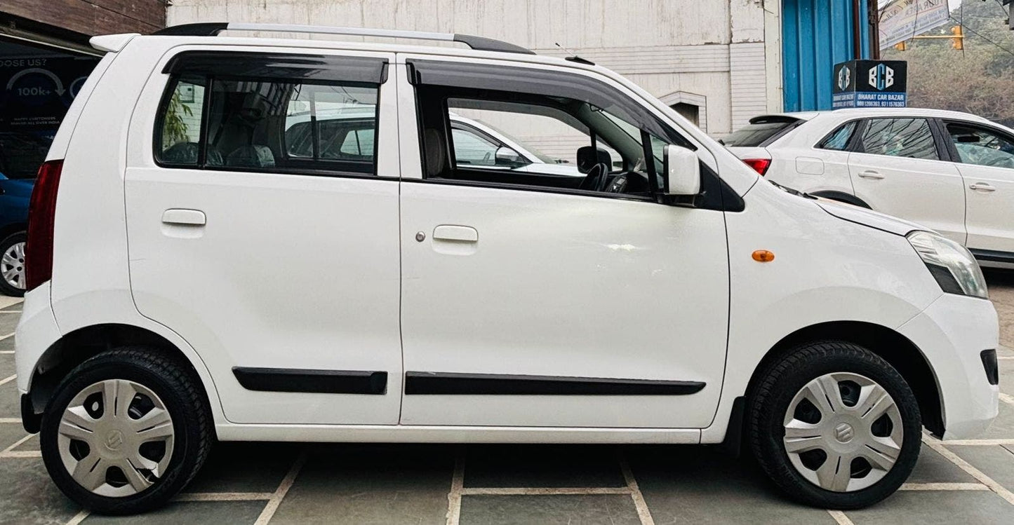 9,000 KMS MARUTI WAGONR VXI PETROL (2015)
